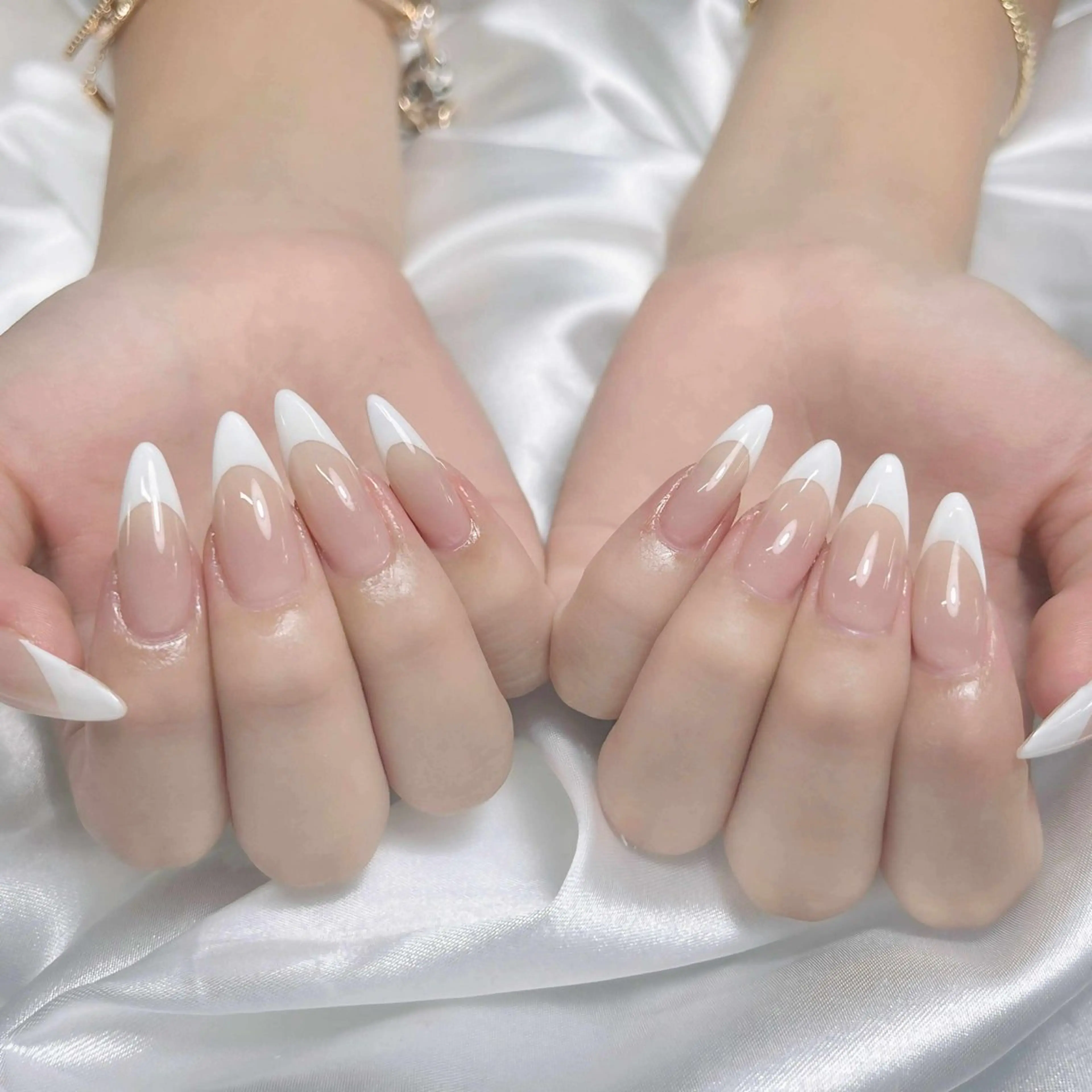 ネイル フレンチネイル シンプルネイル ハンドネイル いちご chan novaのネイルデザイン