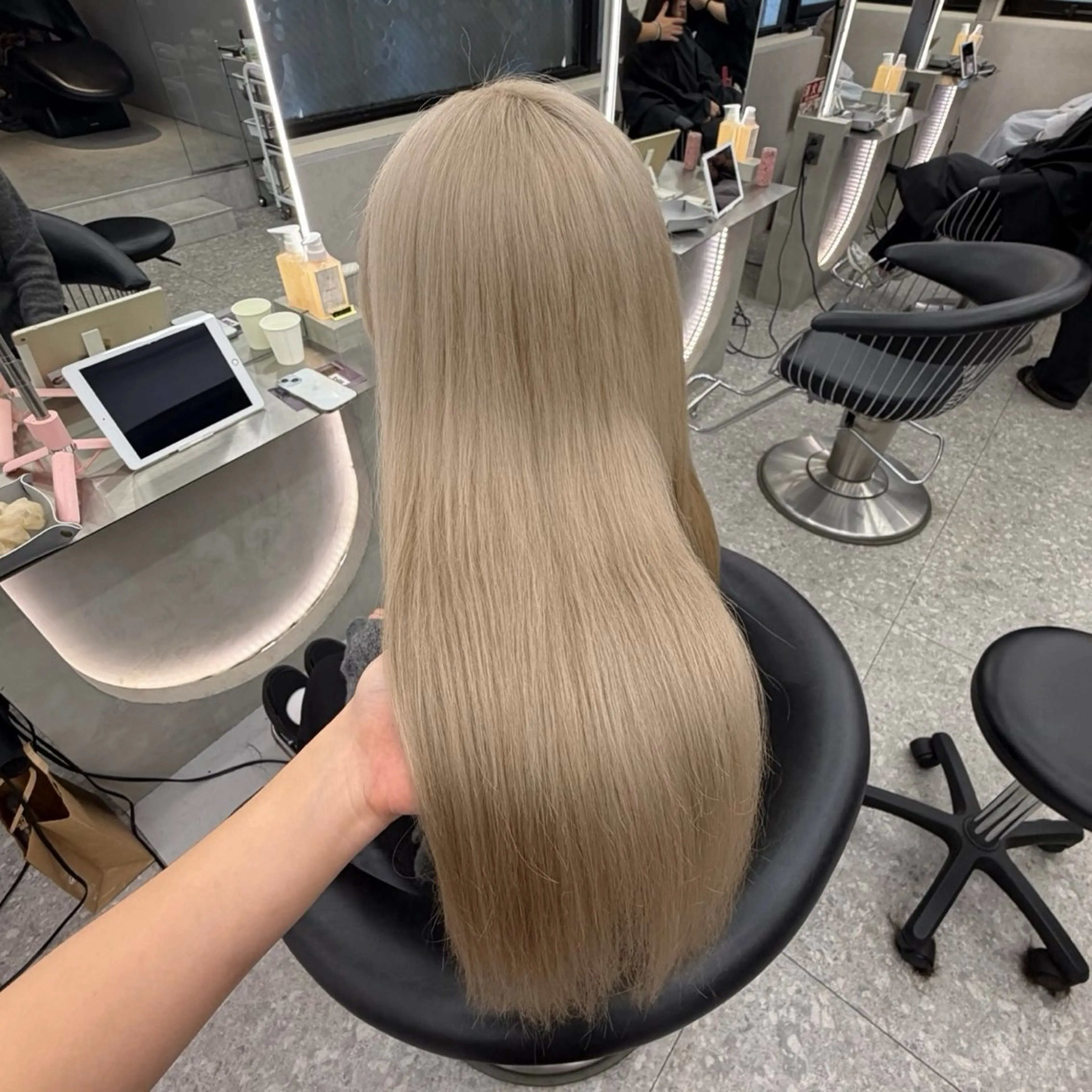 カラー ベージュカラー ブリーチ ケアブリーチ ホワイトベージュ monaヘアアレンジ /ハイトーンのヘアスタイル