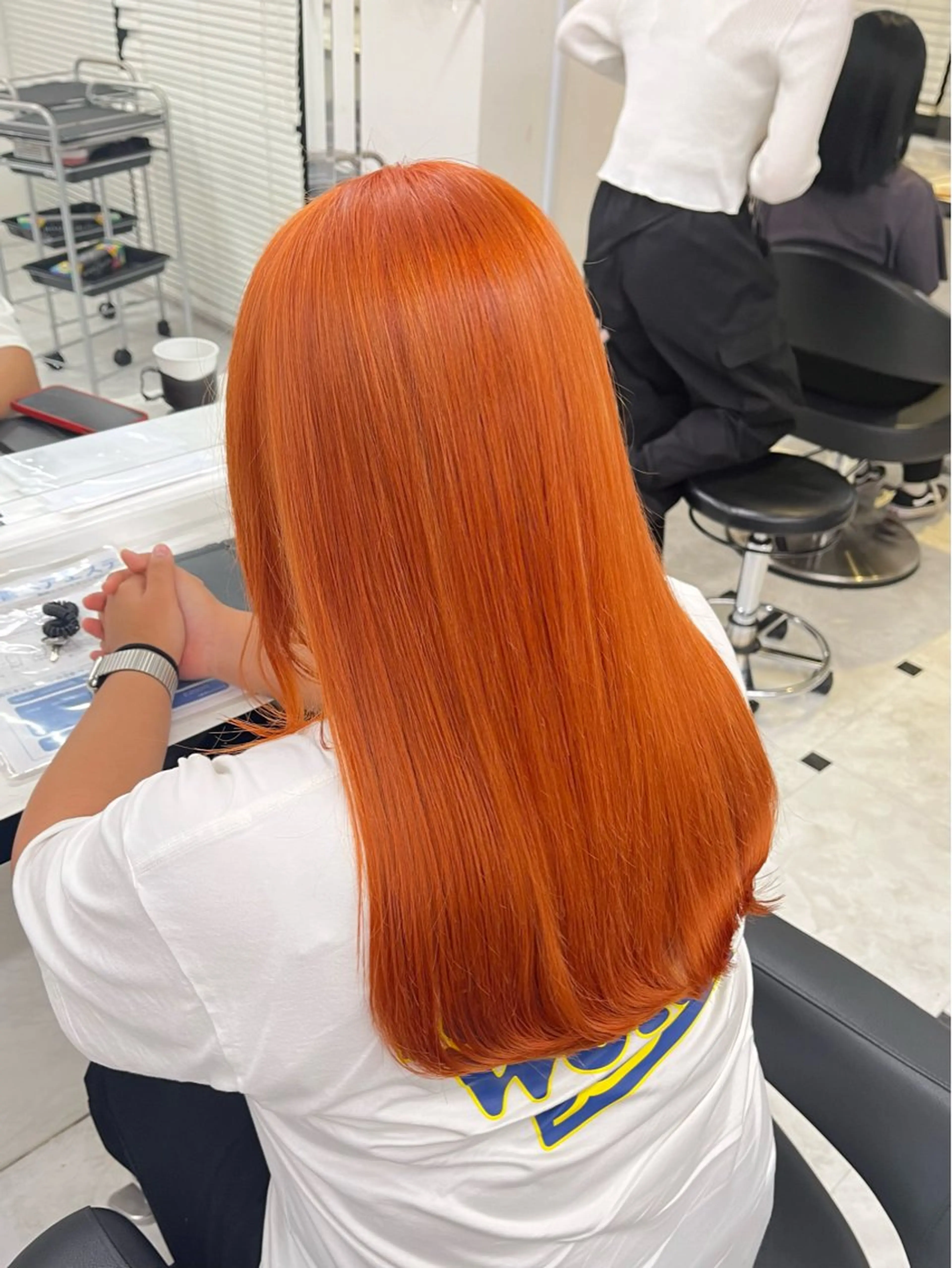 セミロング カラー ヘアアレンジ 🍒透明感カラー🌨 🥕ハイトーンカラーのヘアスタイル