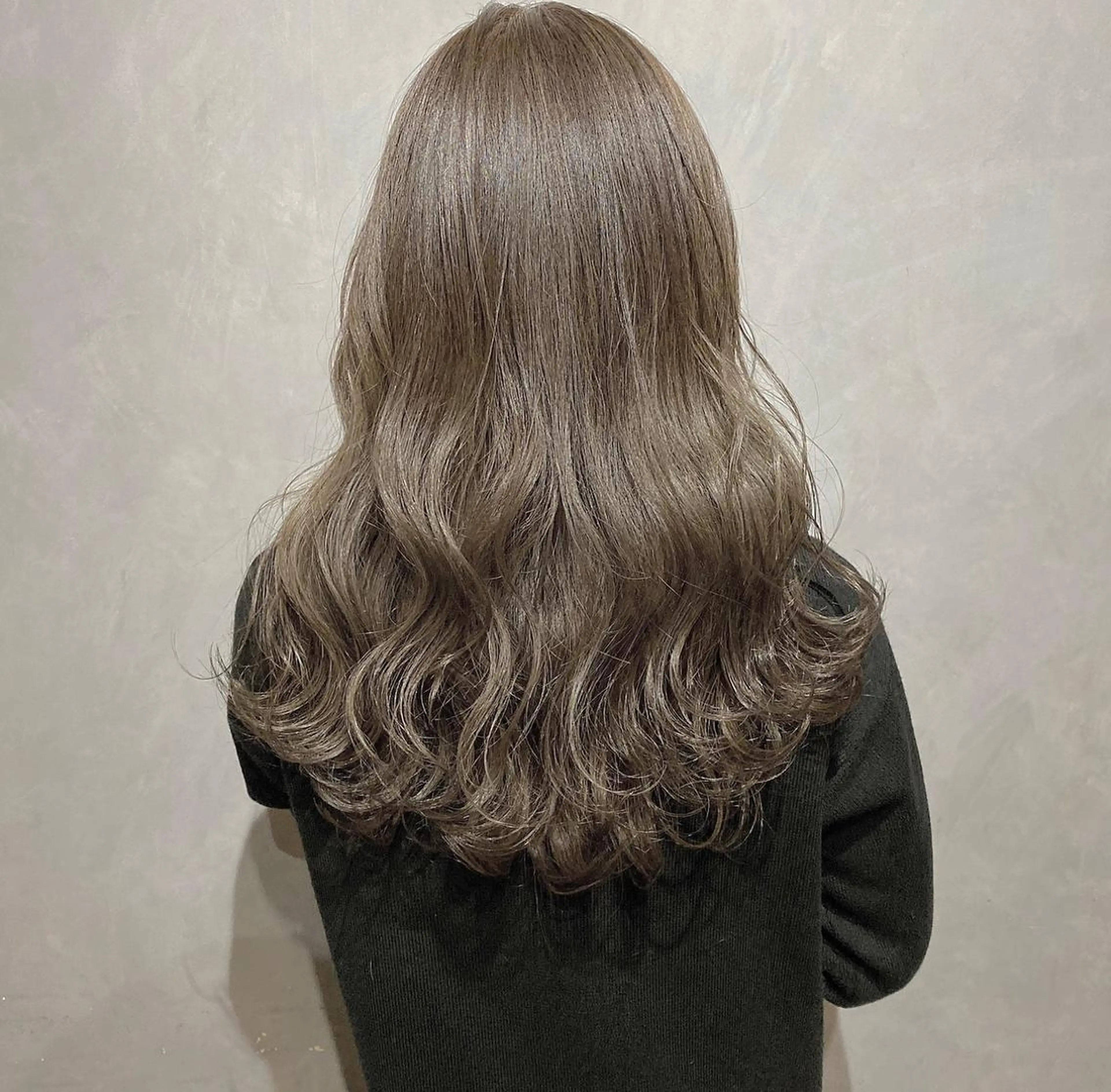 ミディアム カラー ベージュカラー イルミナカラー CLUTCH天王寺 西藤遥河のヘアスタイル