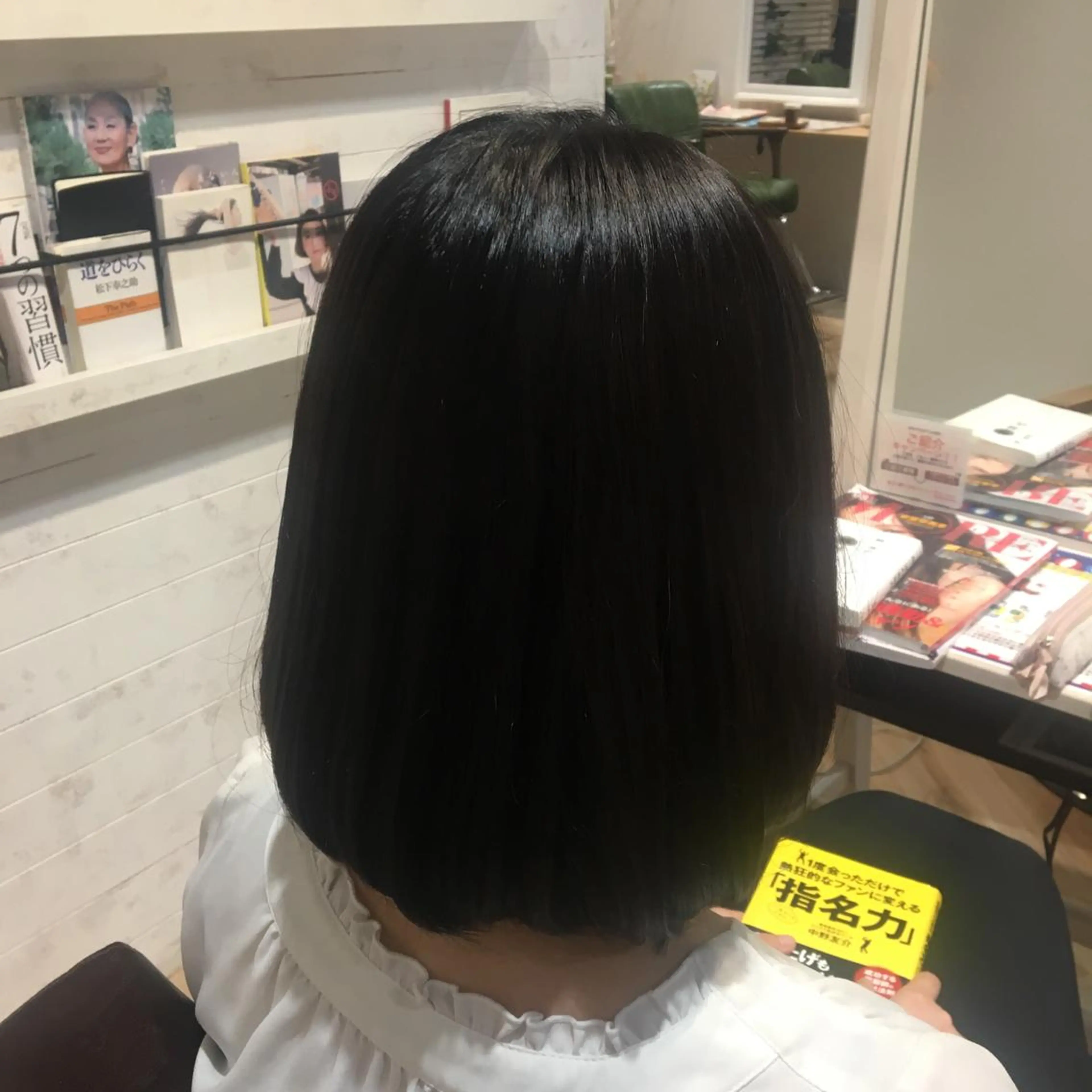 カラー 伊東 彩花のヘアスタイル