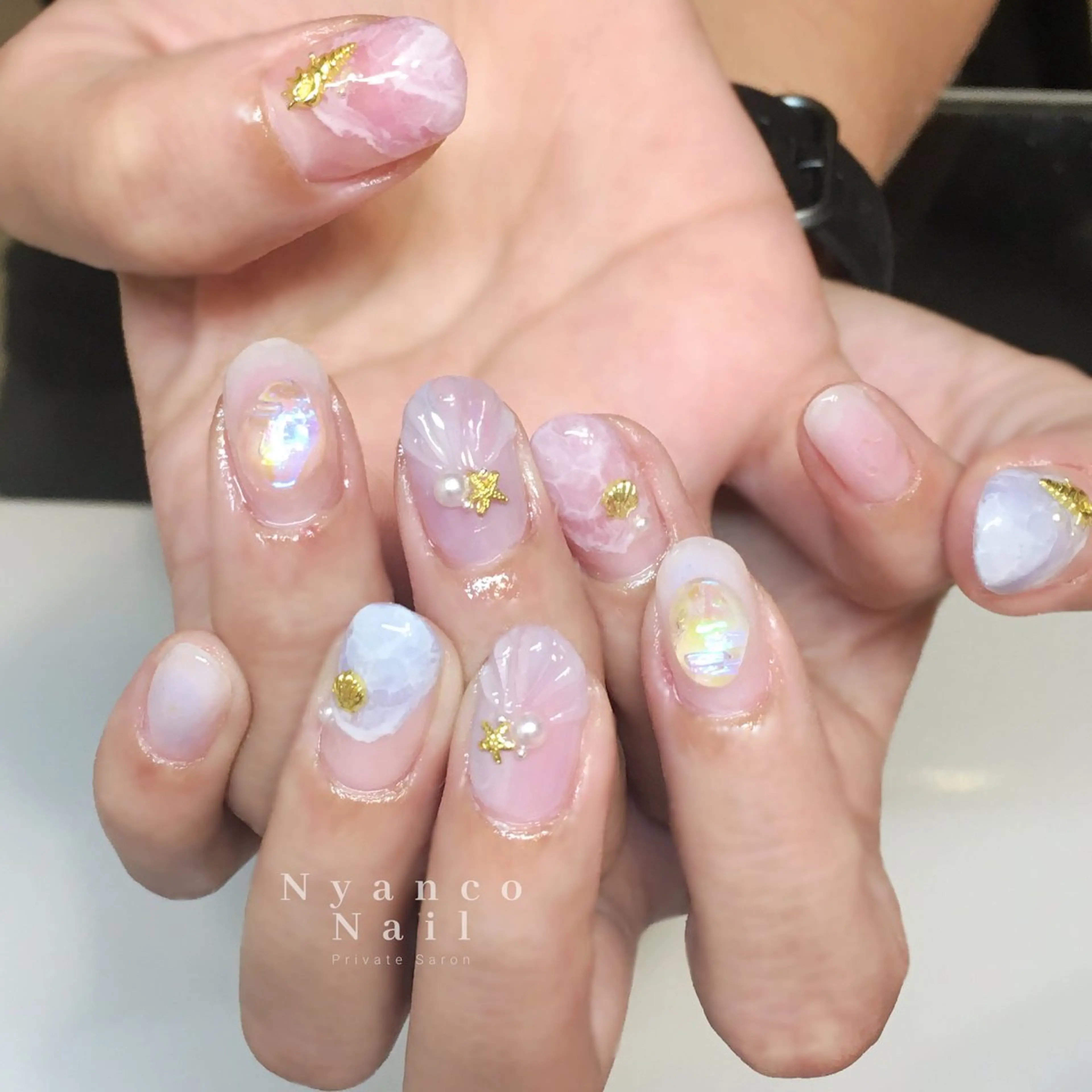 ネイル オーロラネイル ジェルネイル 氷ネイル・うるうるネイル ワンホンネイル Nyanco Nailのネイルデザイン