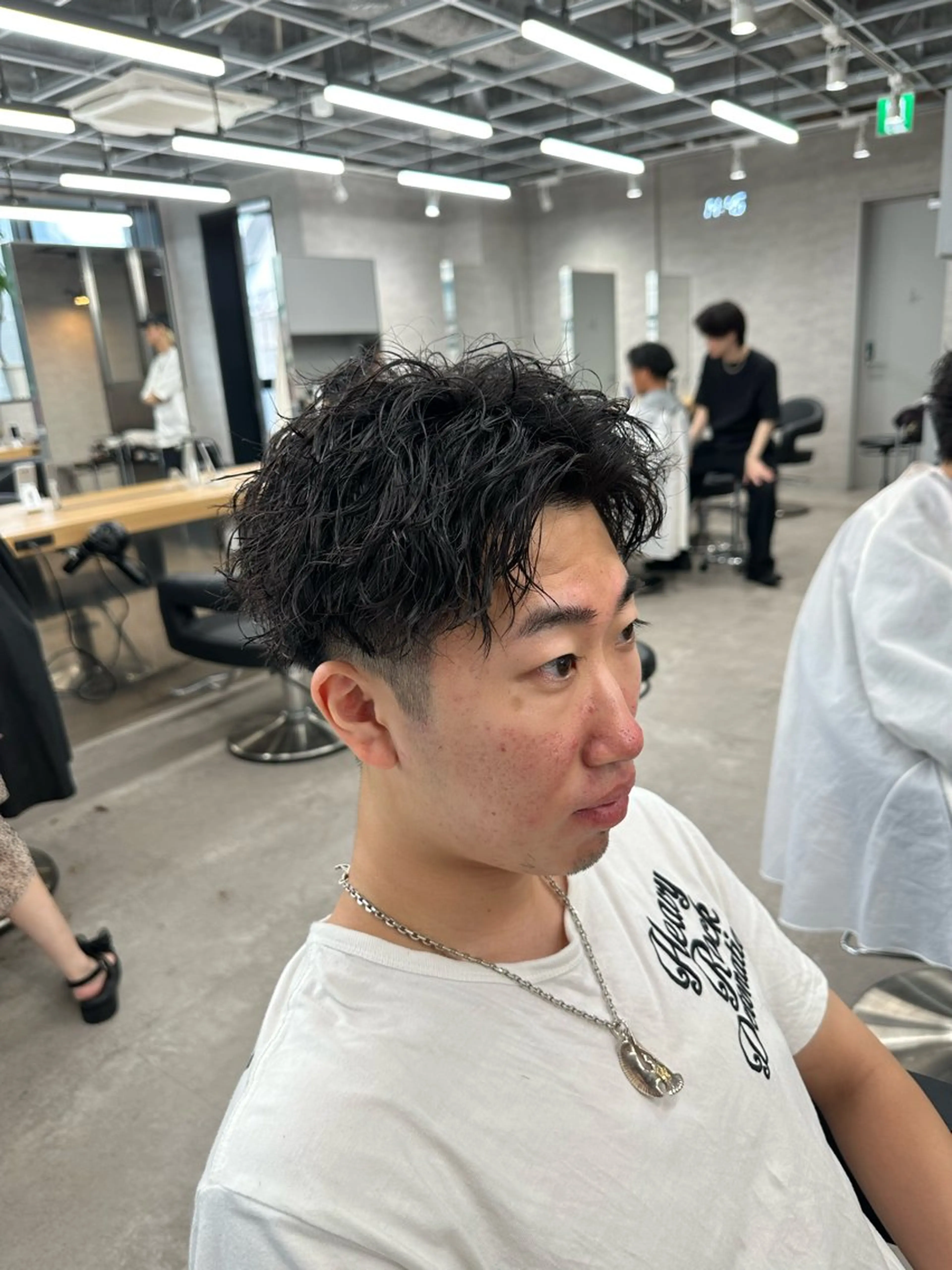 ショート パーマ メンズ アップバング カット パーマ 【メンズ特化】 サエキカズマのヘアスタイル