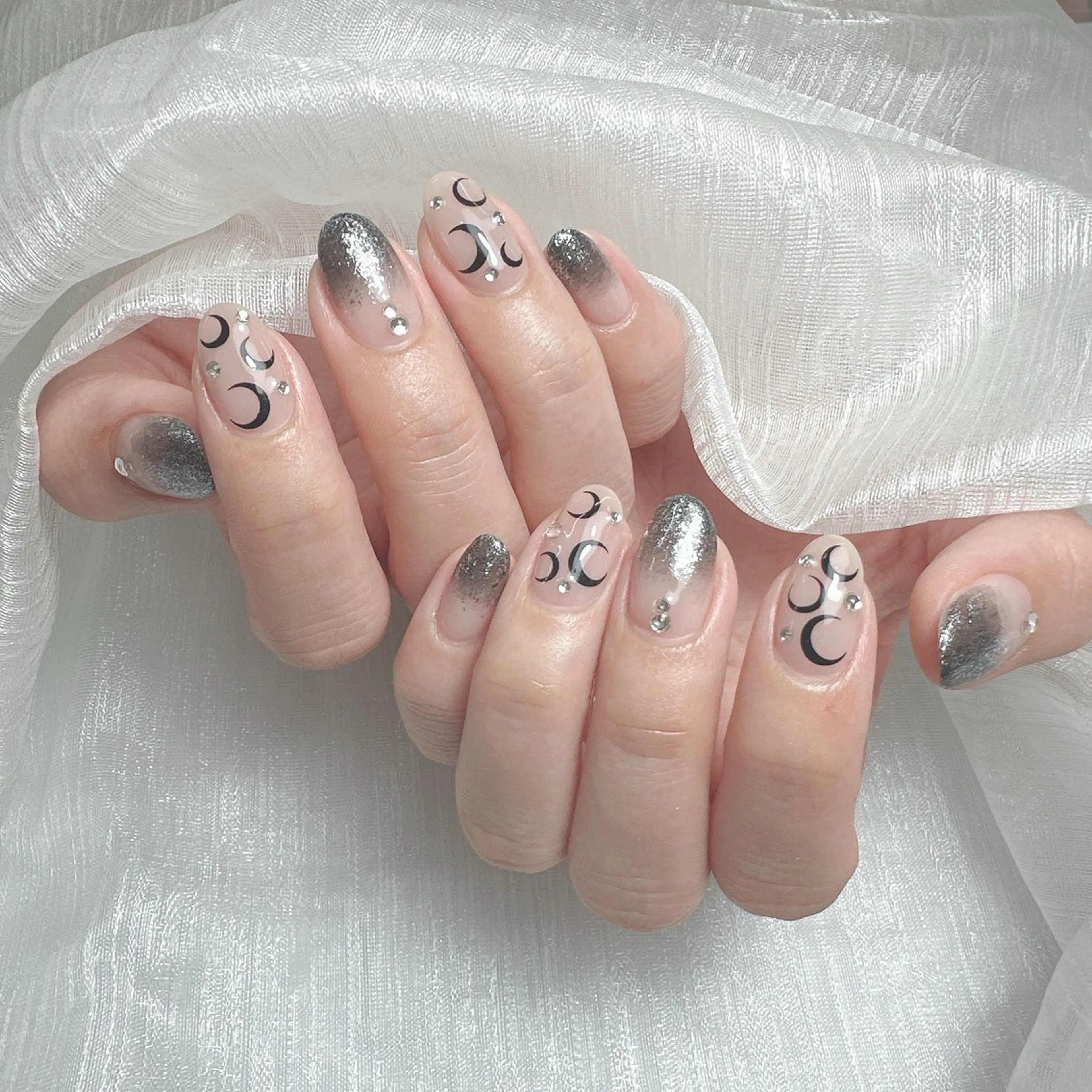 ネイル アートネイル ジェルネイル グラデーション キラキラネイル ラメ(グリッター) ハンドネイル Viola Nailsalon所属・Viola. 優花のネイルデザイン