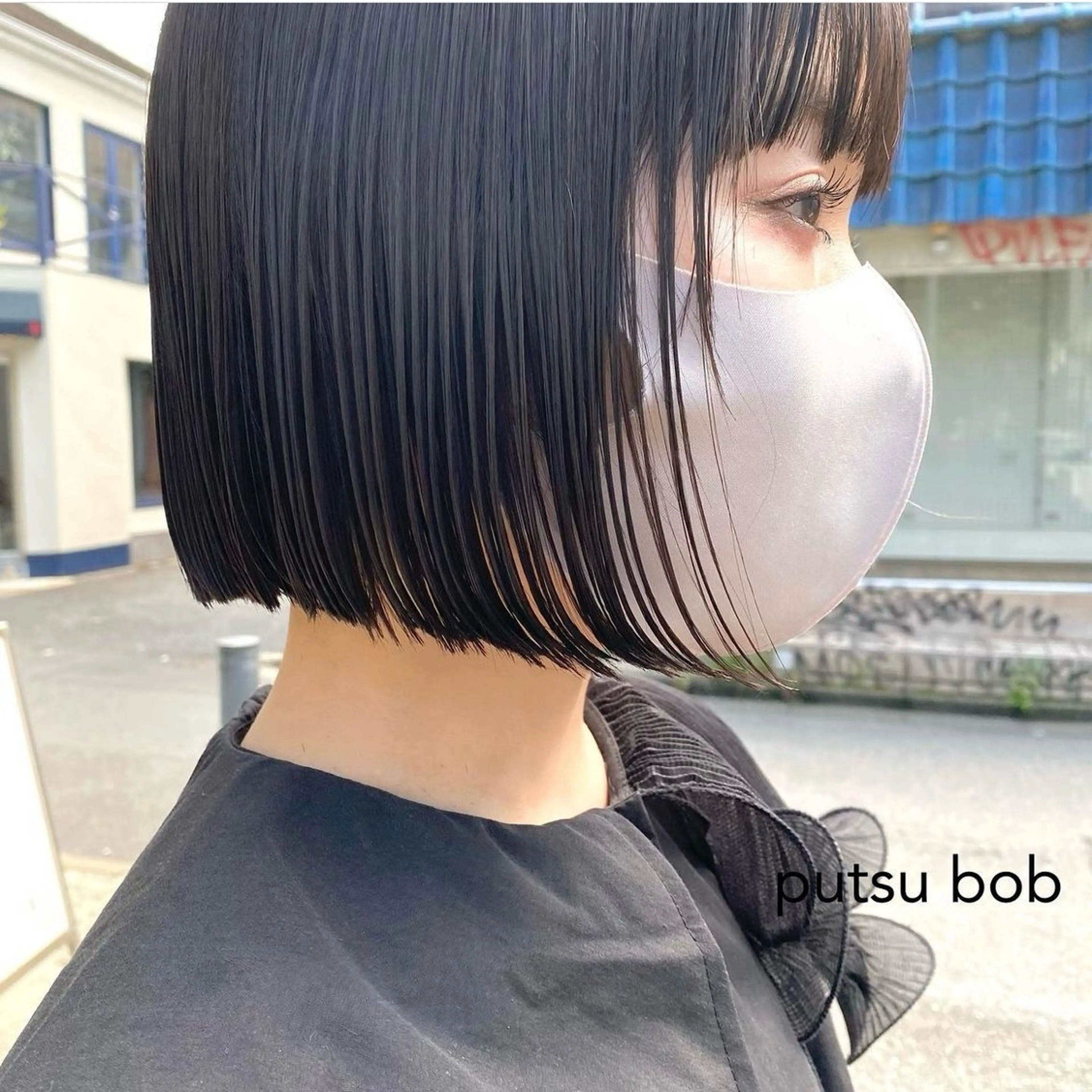 ショート レイヤーカット /センターパートのヘアスタイル