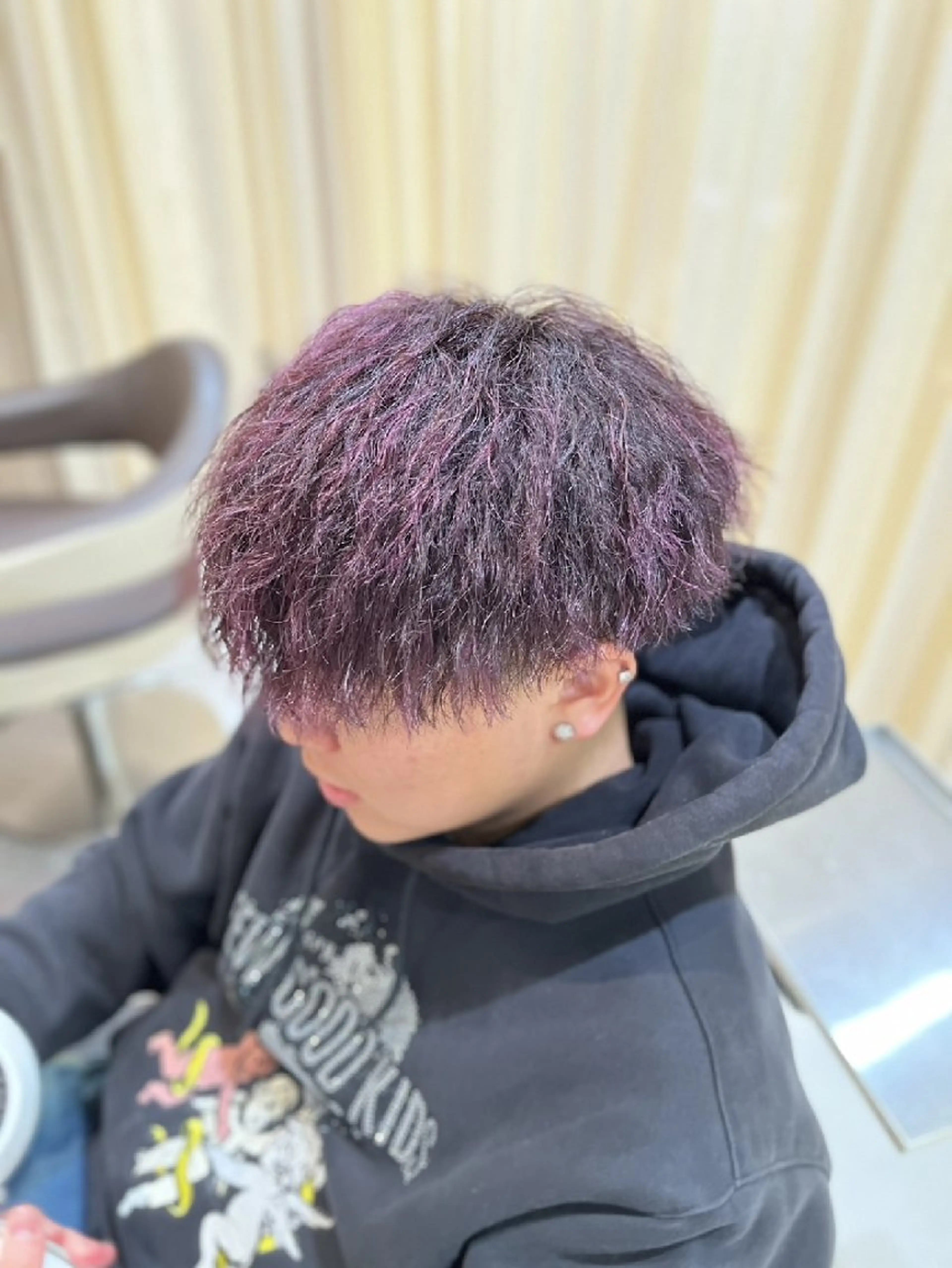 メンズ パーマ メンズブリーチ センターパート フェードカット フェザーパーマ マッシュ 稲次 結人のヘアスタイル
