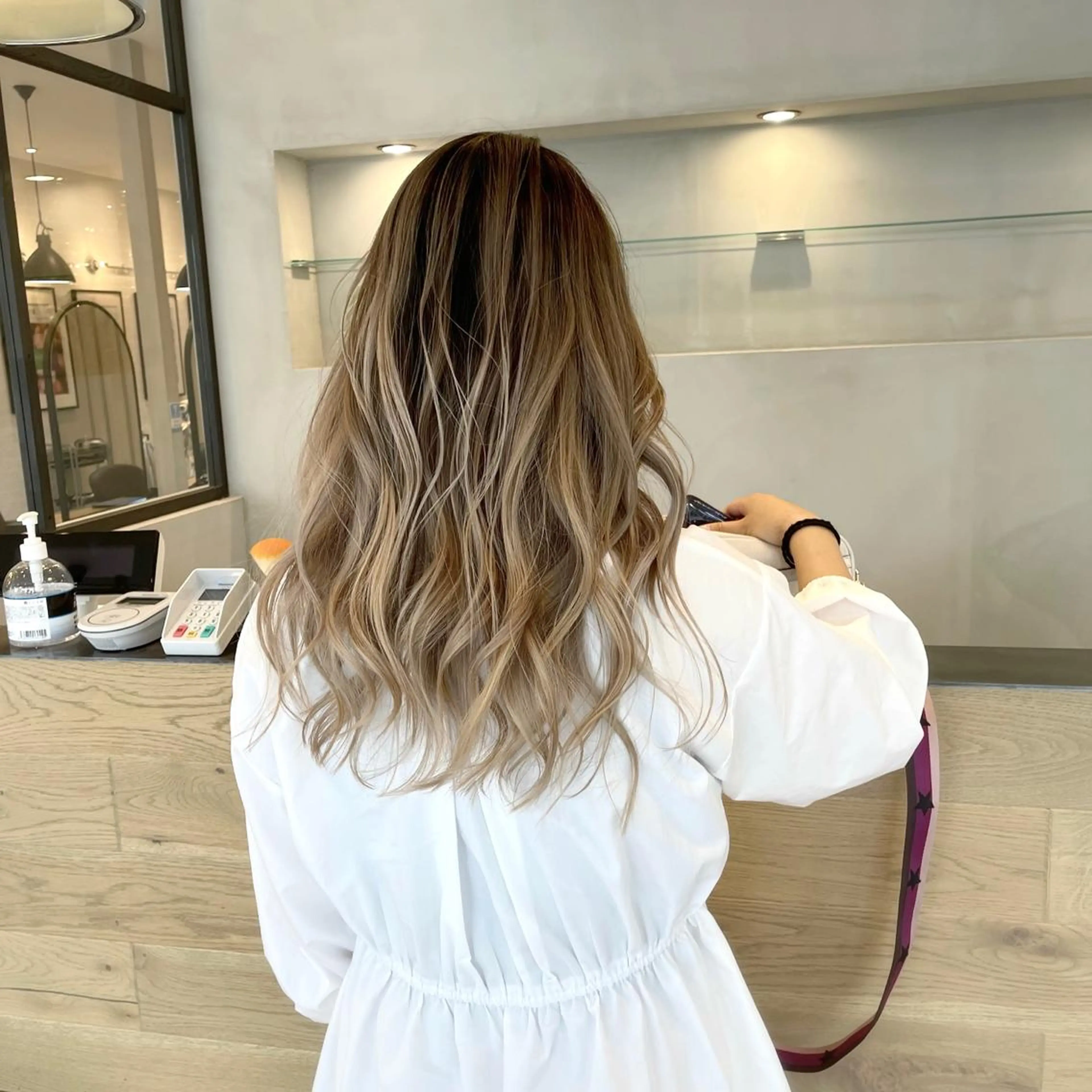 セミロング カラー ヘアアレンジ バレイヤージュ デザインカラー ハイライトカラー 外国人風カラー ハイライト カット ヘアカラー トリートメント アンドウ ユウ/ レイヤーカット/韓国のヘアスタイル