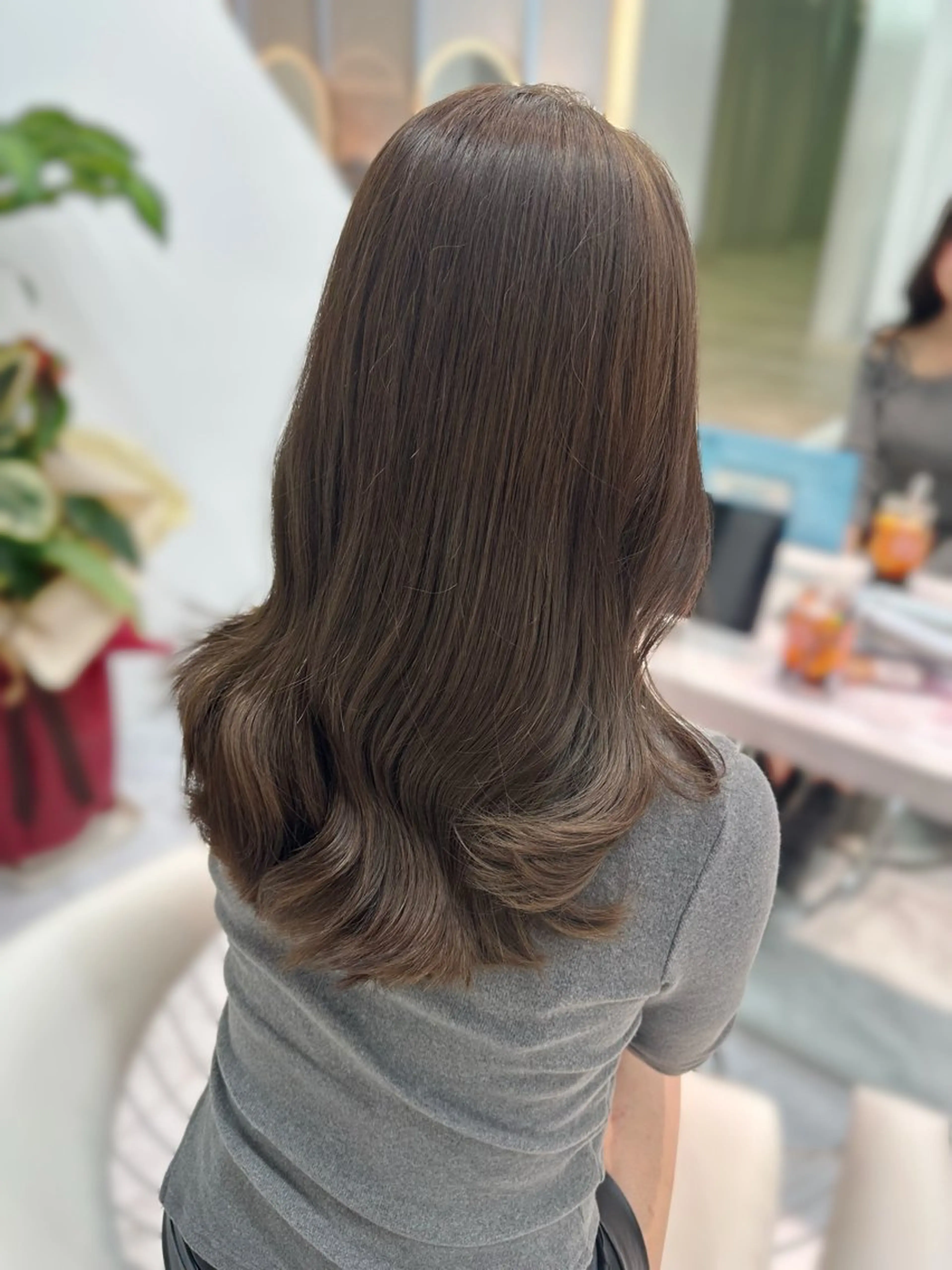 セミロング カット ヘアカラー トリートメント Lond  Emi 艶髪モテヘアのヘアスタイル