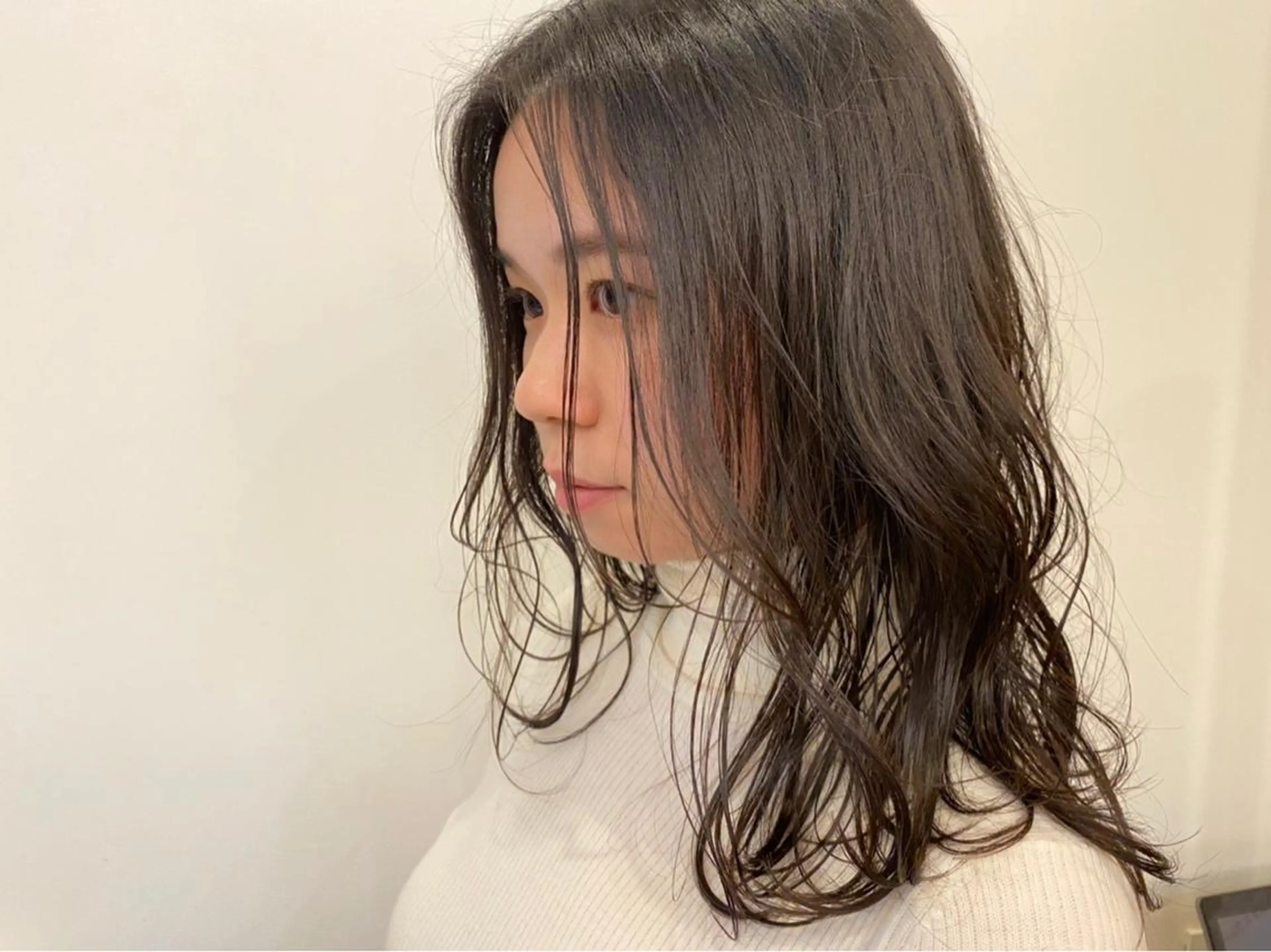 ロング レイヤーカット ente im所属・上田 文香のヘアスタイル