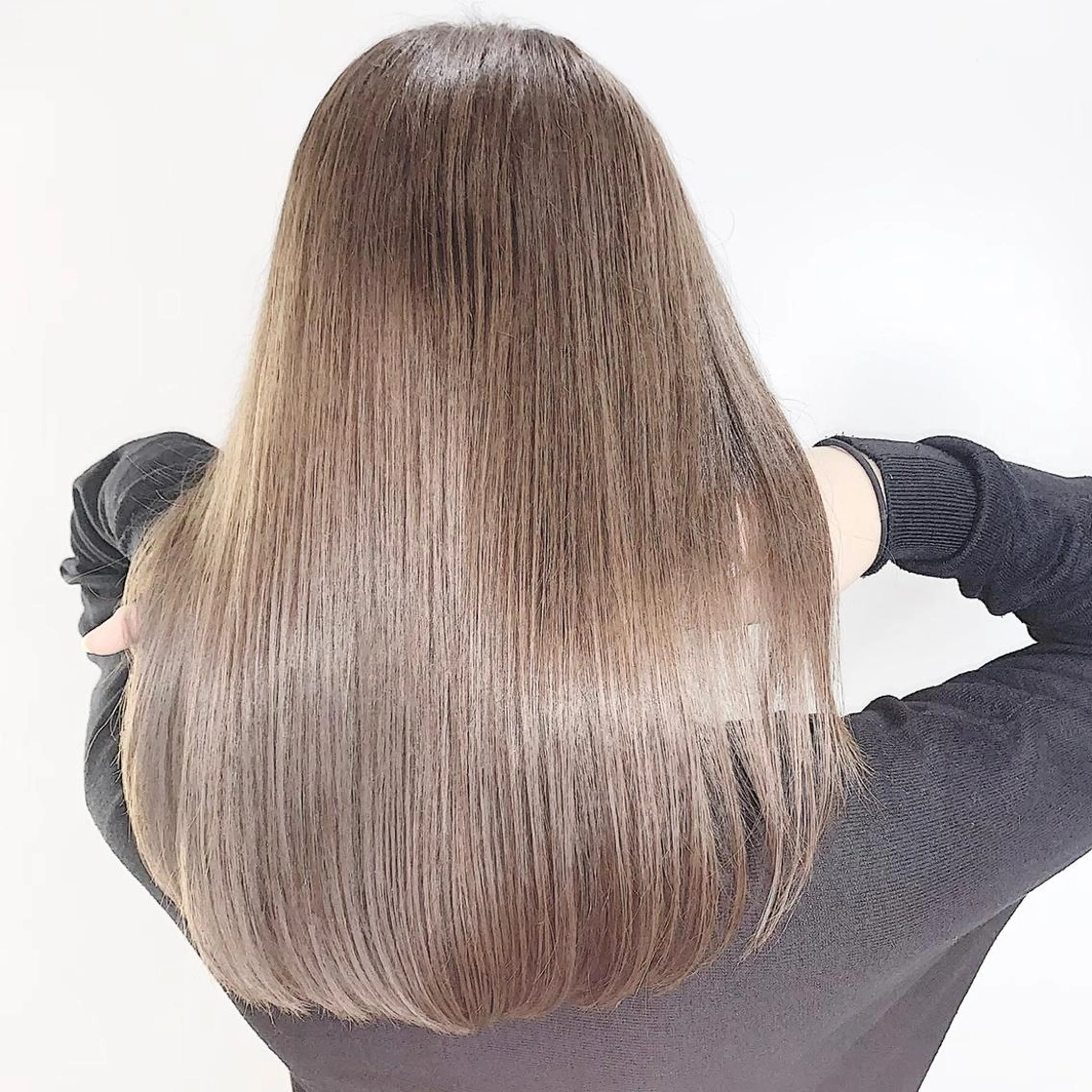 ロング アッシュ ヘアカラー トリートメント ヘッドスパ ヘアセット 山口 竣也のヘアスタイル