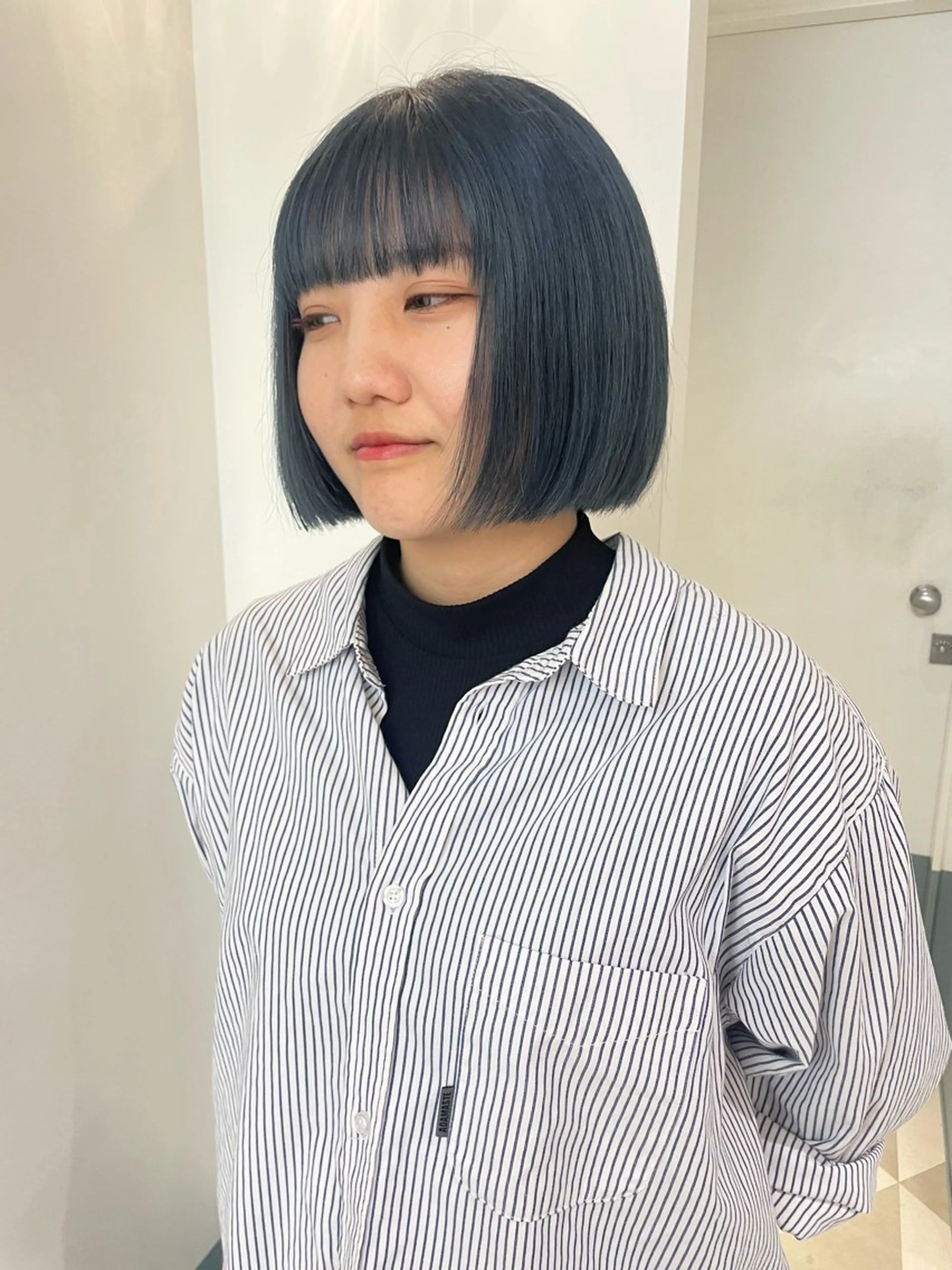 ショート カラー ブルーカラー ボブ リカ/ハイトーン ・オリーブ🍀のヘアスタイル