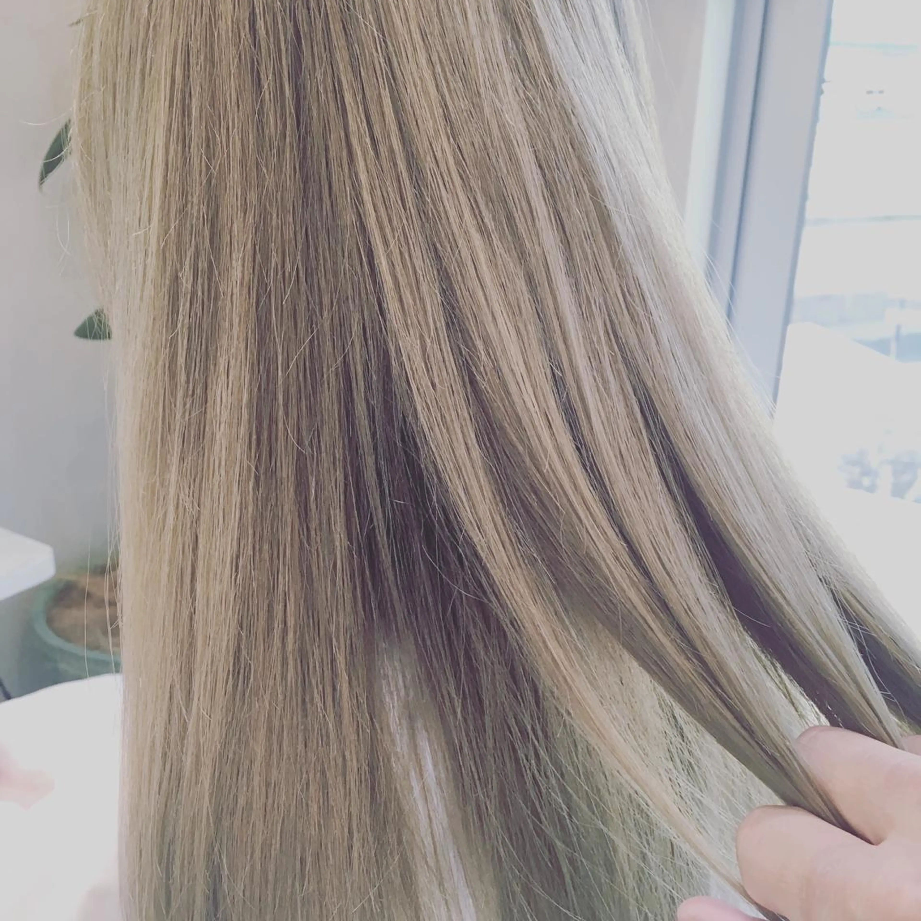 ロング カット ヘアカラー トリートメント 小濱 秀人のヘアスタイル