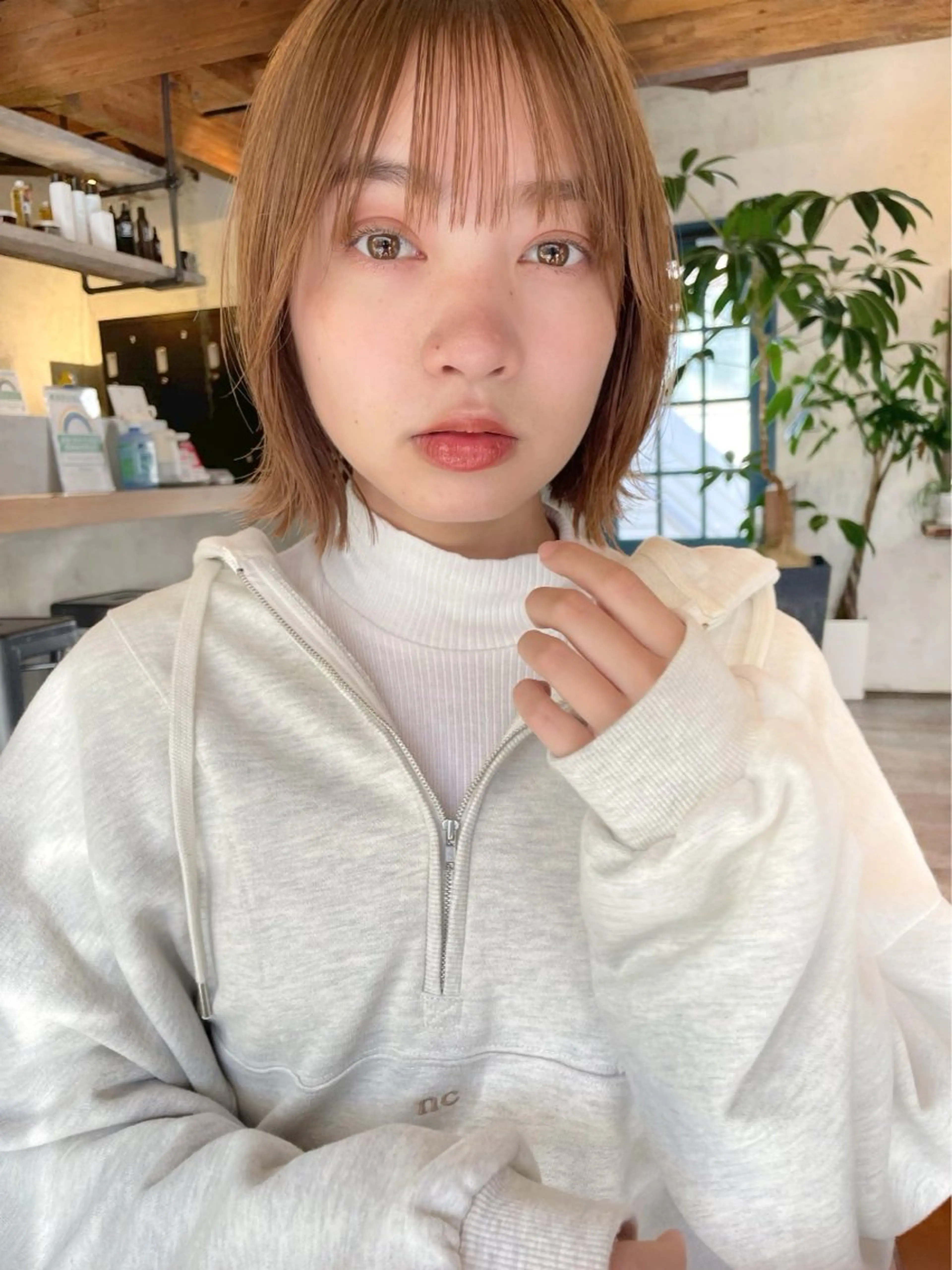 ミディアム カラー 切りっぱなしボブ ボブレイヤー ボブ くびれヘア 伸ばしかけ カット ヘアカラー トリートメント 結べるレイヤーボブ くびれLady表参道のヘアスタイル