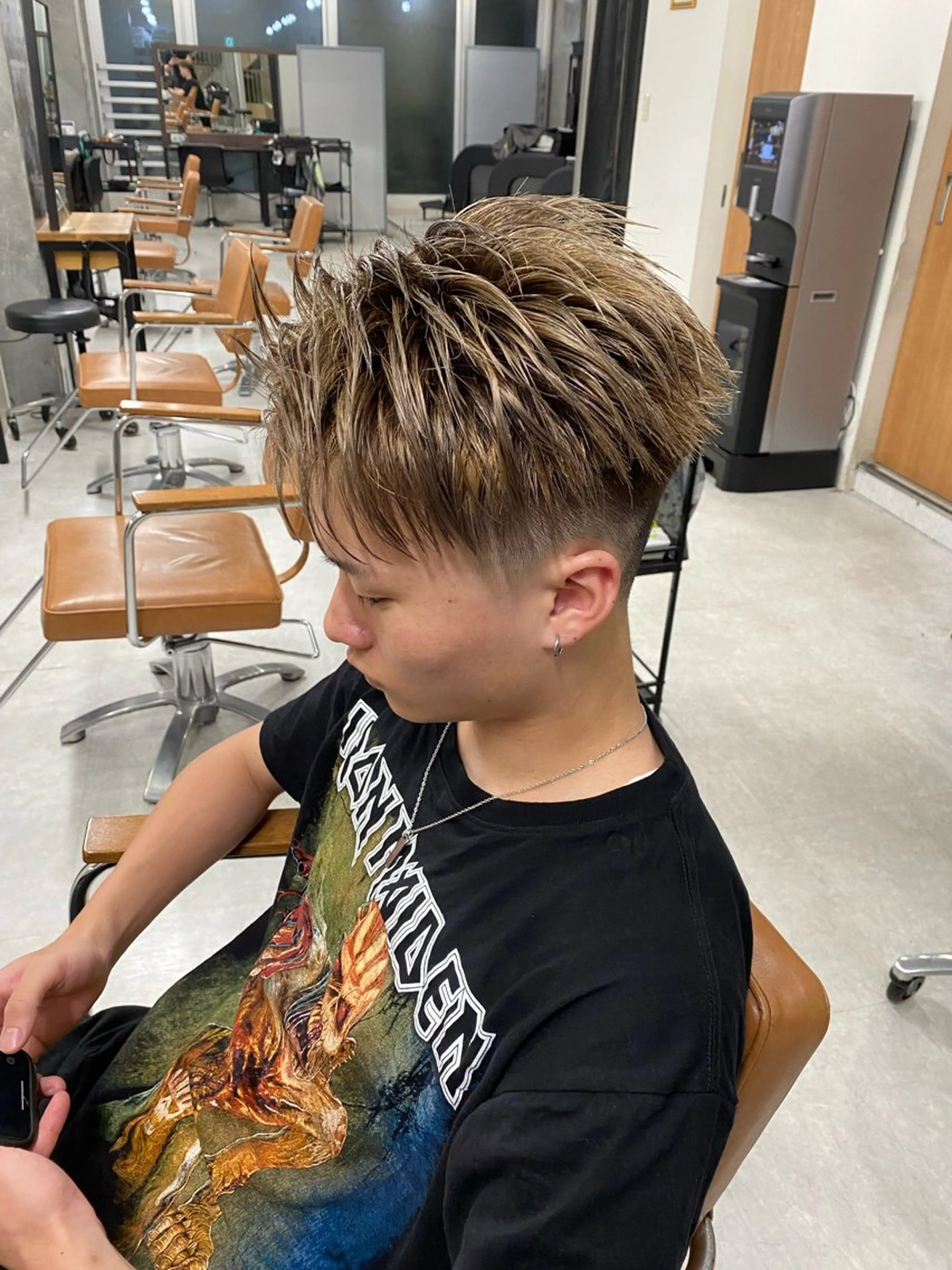 ショート カラー メンズ フェードカット メンズハイライト ハイライトカラー ハイライト メンズカット メンズパーマヤマザキのヘアスタイル