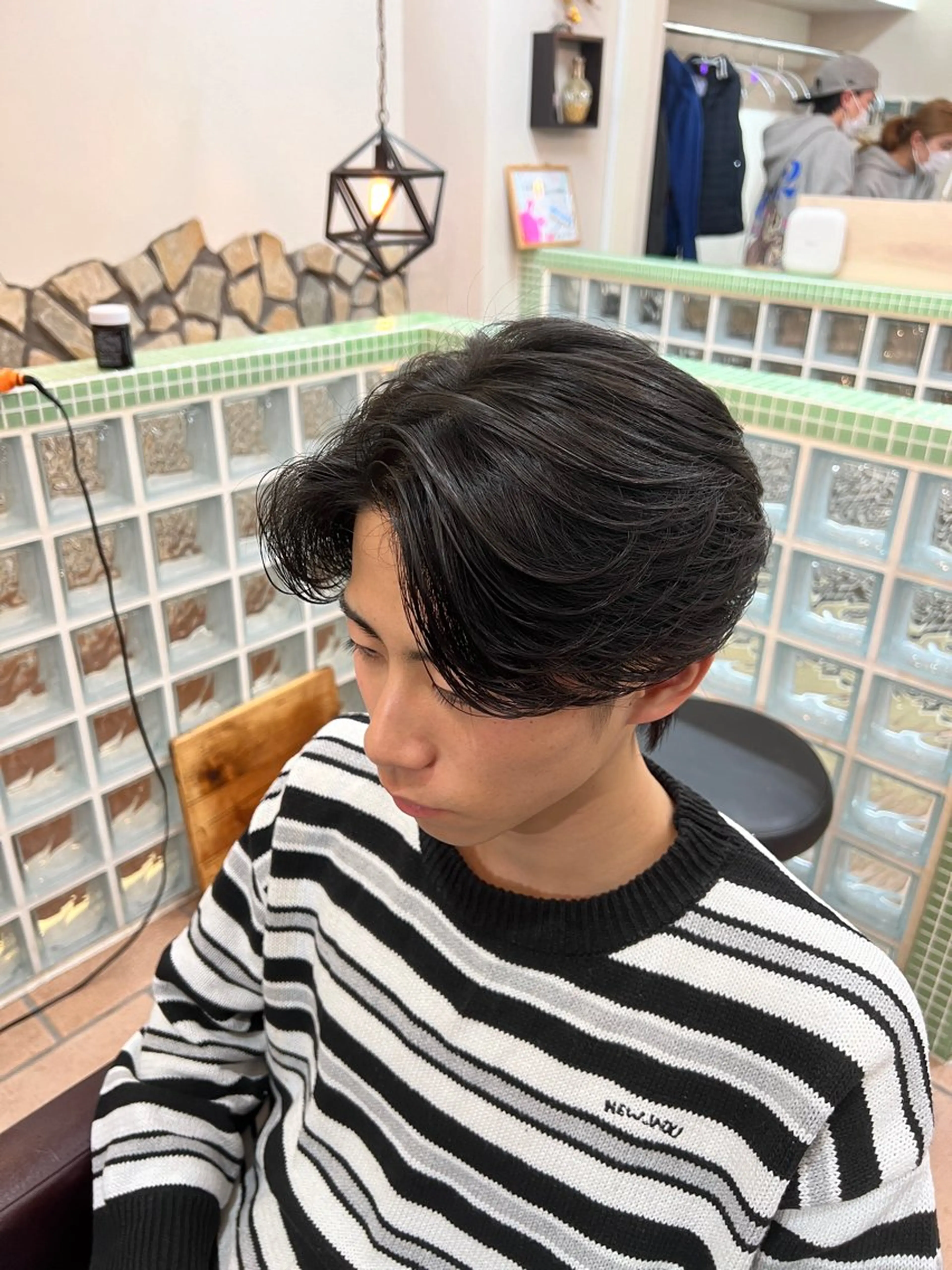 ミディアム パーマ メンズ ミディアムパーマ センターパート メンズ韓国風 メンズパーマ 韓国風ヘア カット パーマ メンズカットパーマ ✂️ JOYAのヘアスタイル