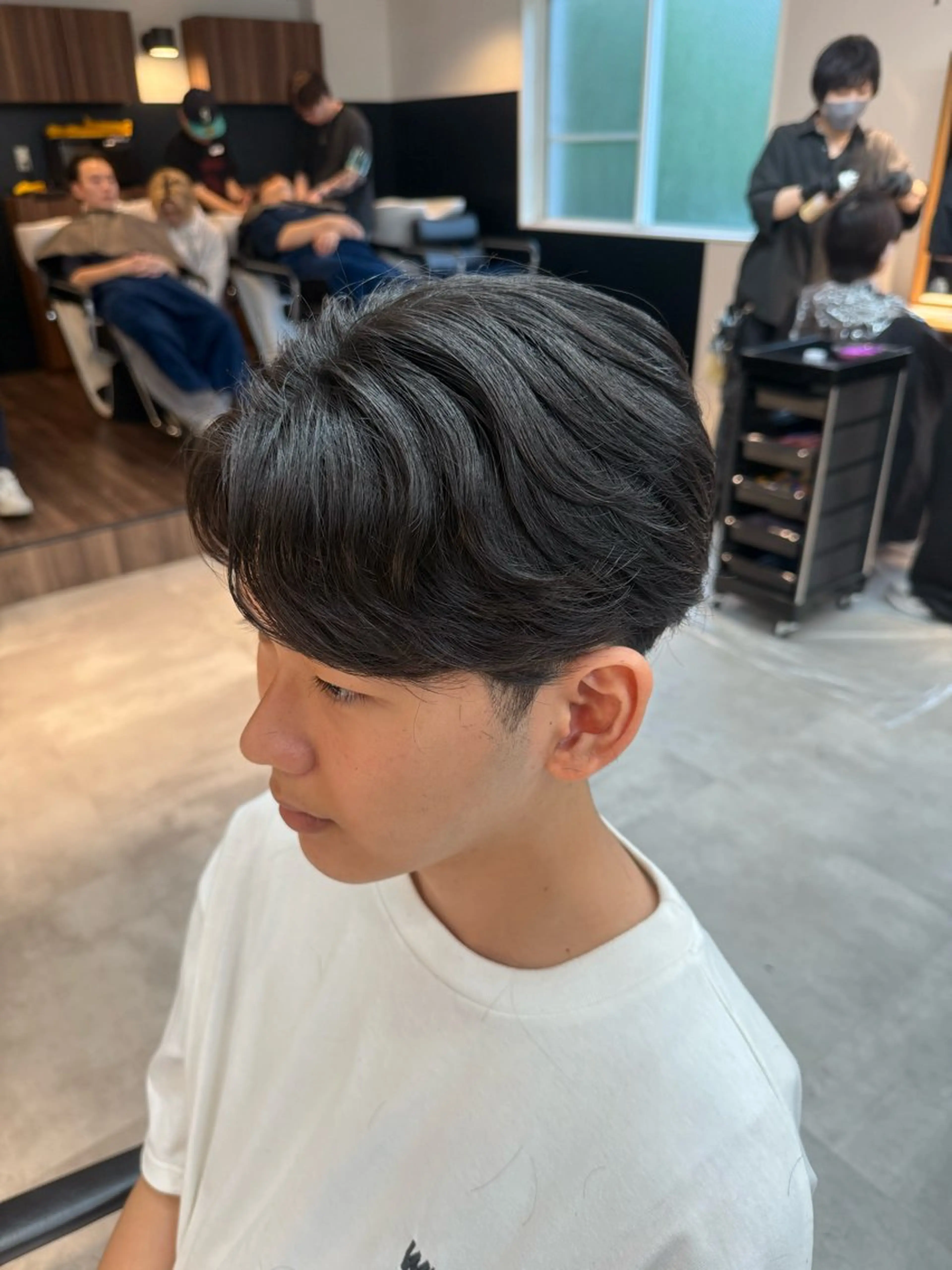 メンズ センターパート ダウンパーマ フェザーパーマ カルマパーマ メンズ韓国風 カット 縮毛矯正 ✂️曲がる縮毛矯正✨ MEN'S/髪質改善のヘアスタイル