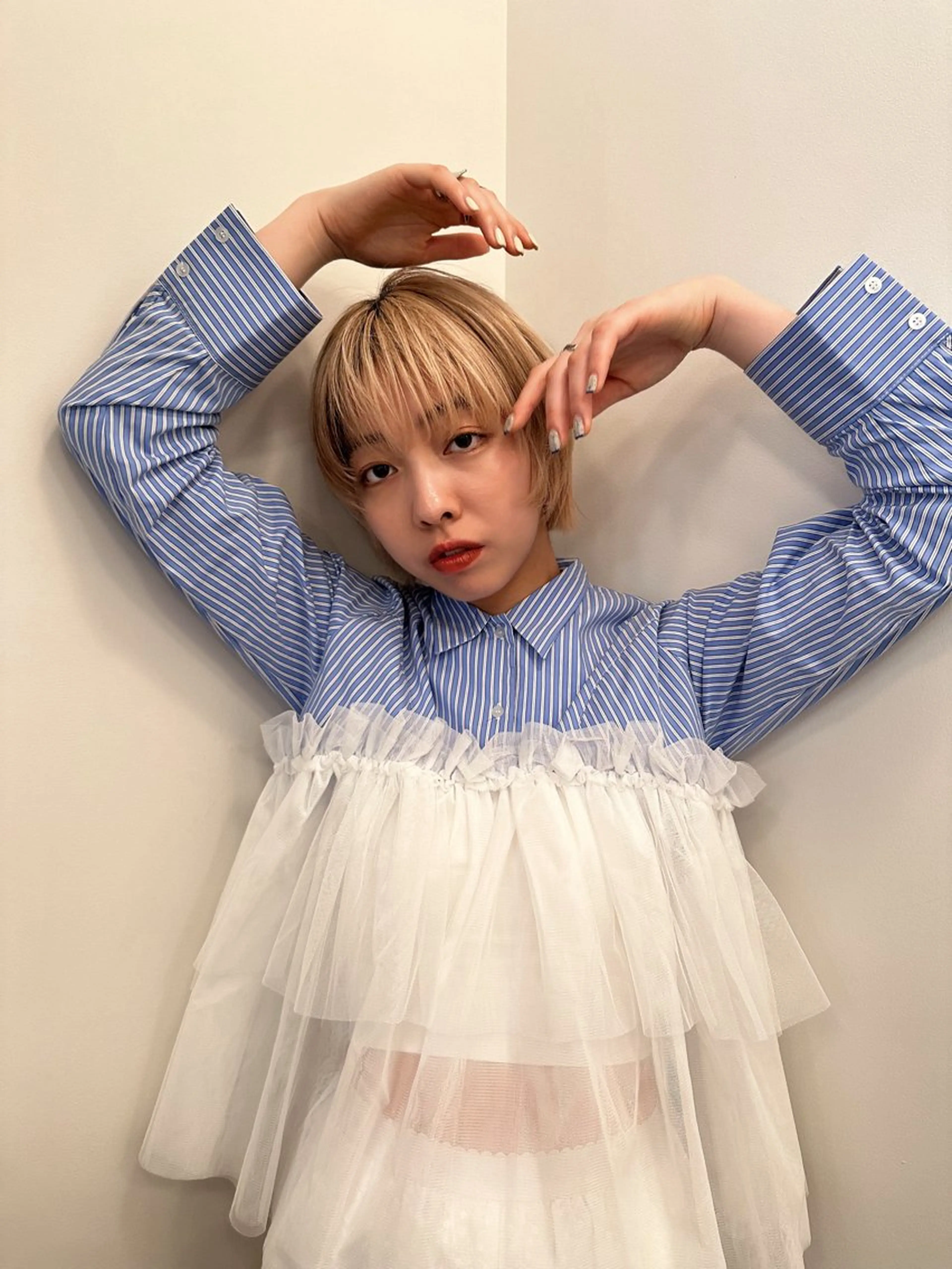 ショート カラー カット 塩澤 榛奈のヘアスタイル