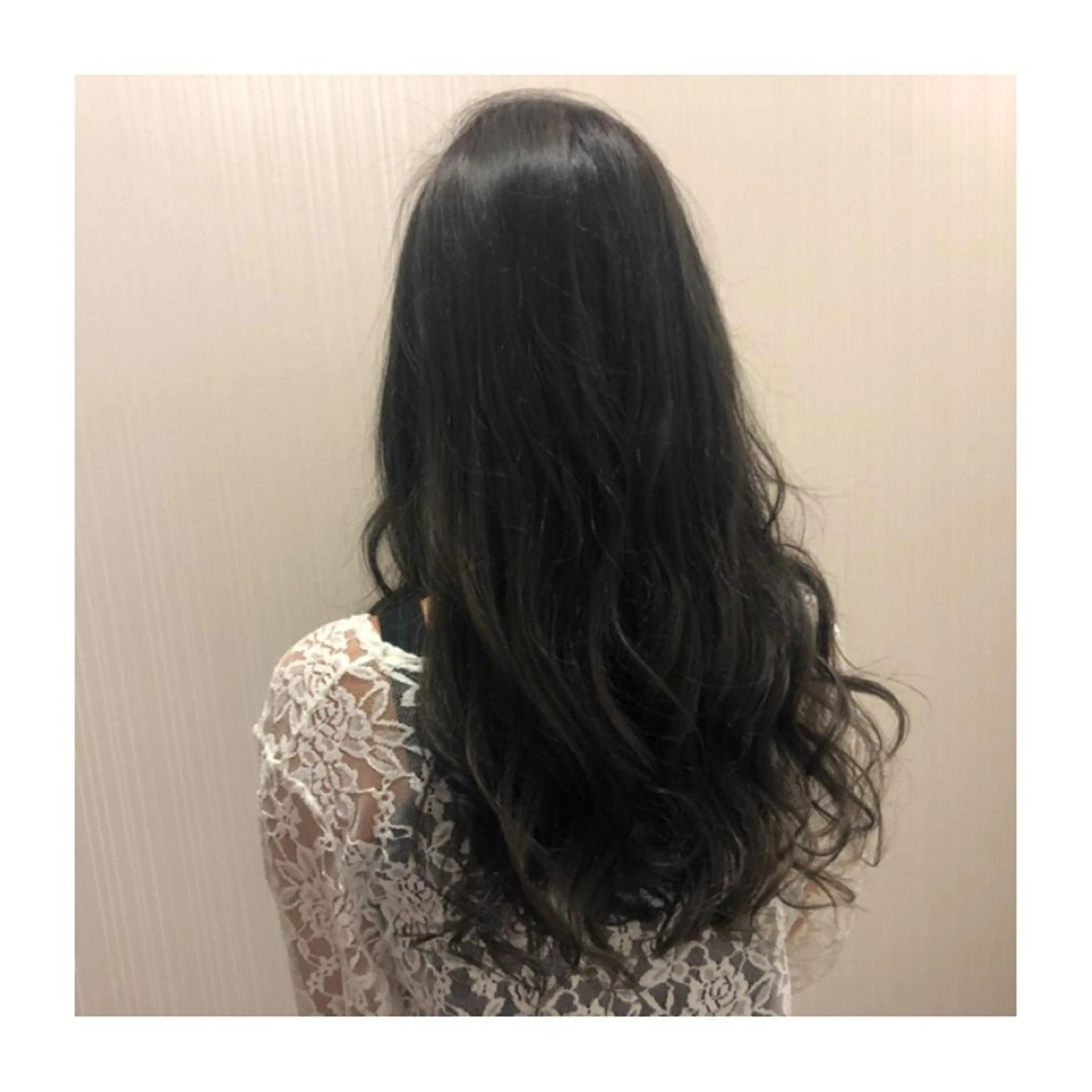 セミロング カラー 黒髪 ブルーカラー ブルーブラック ネイビーカラー 小森谷 亮太のヘアスタイル