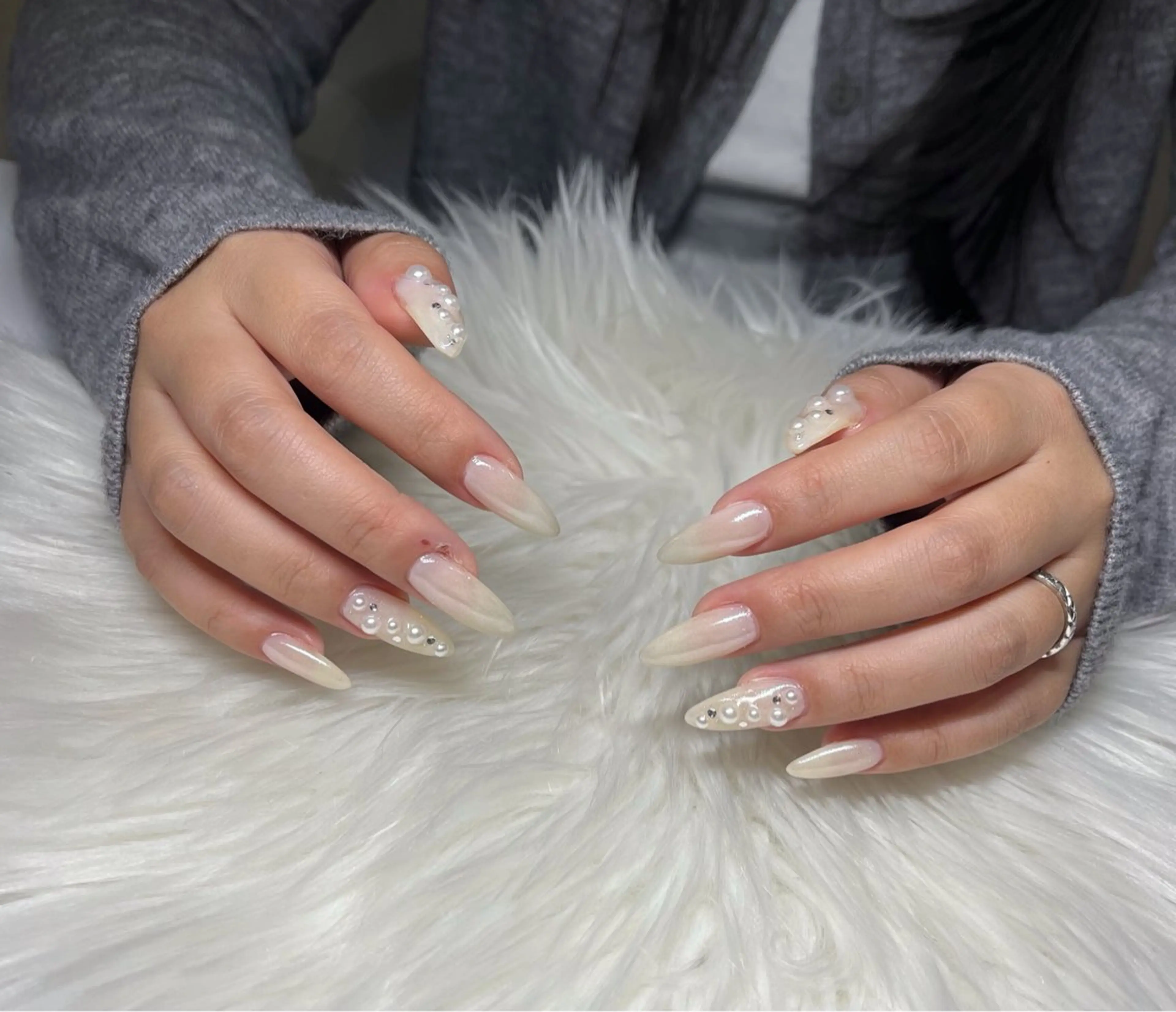 ネイル オーロラネイル キラキラネイル y's beauty京橋店のネイルデザイン