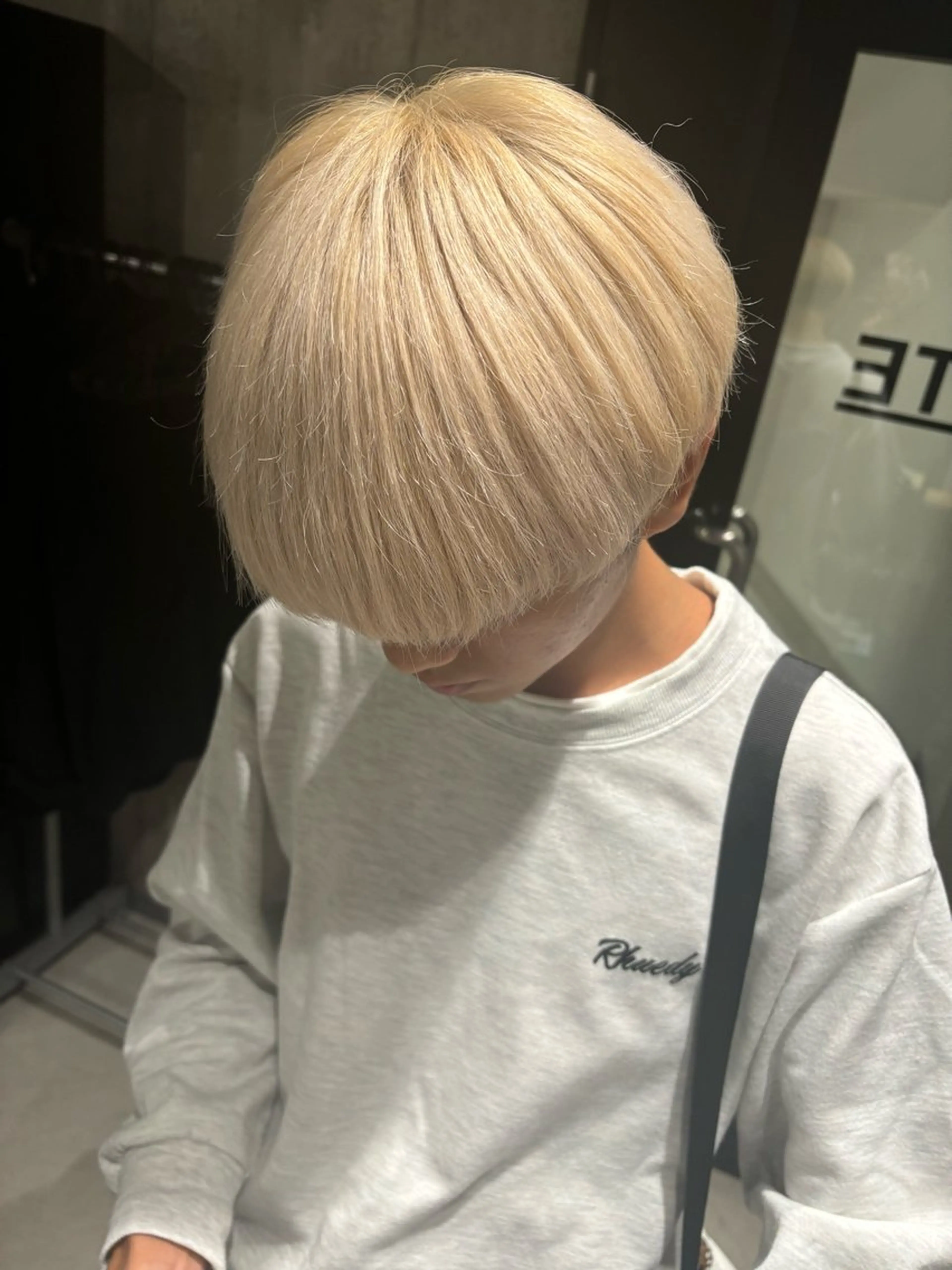 カラー メンズ ブロンド ホワイトブロンド カット ヘアカラー _white【京橋店】所属・_WHITE / KENTOのヘアスタイル