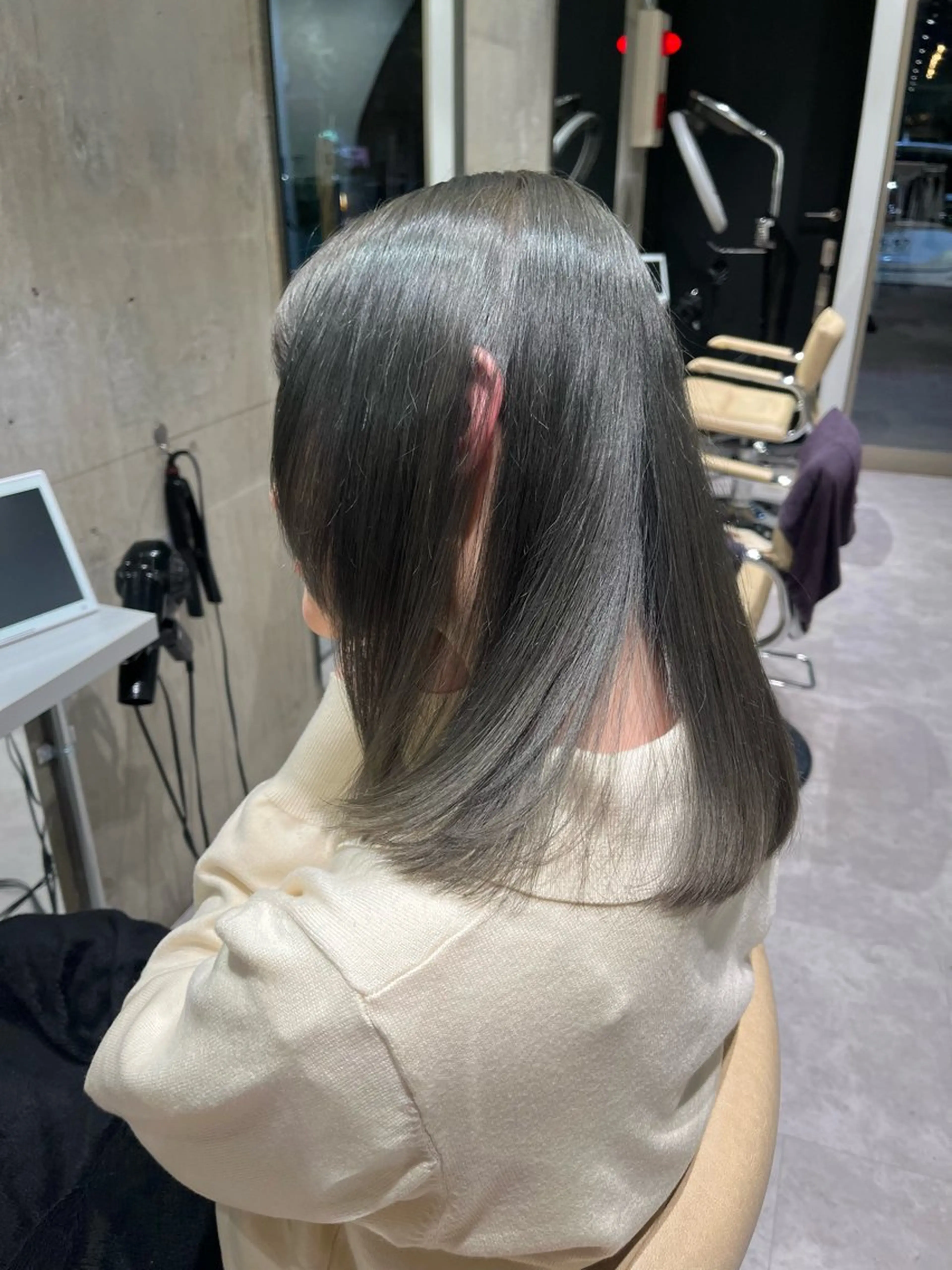 セミロング カラー パーマ ブリーチ 透明感カラー グレージュ オリーブグレージュ オリーブグレー ヘアカラー mina🌿無料ショ ートカット募集中🚨のヘアスタイル
