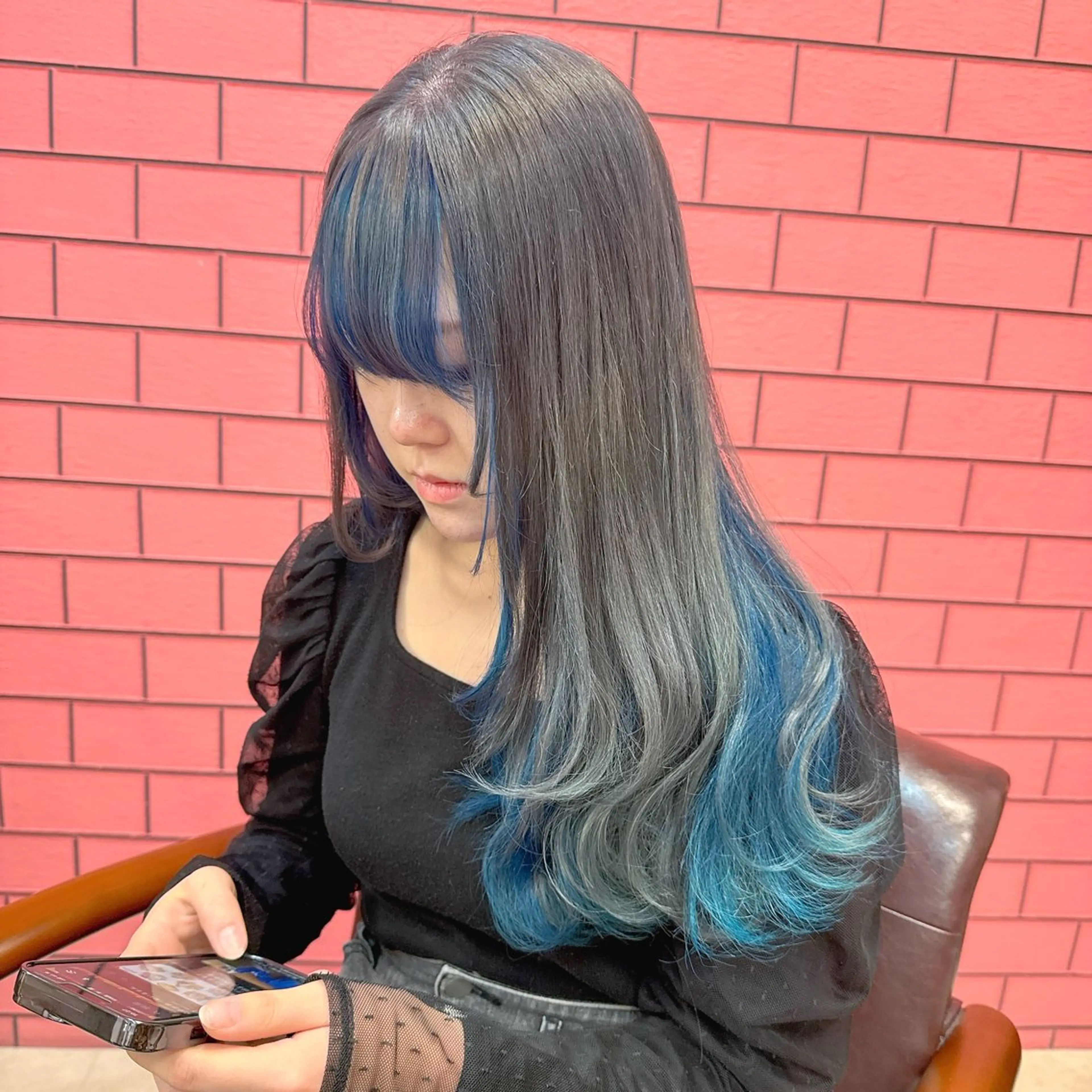 ロング カラー バレイヤージュ ブリーチ ブルーカラー ケアブリーチ ダークグレー ヘアカラー トリートメント Lilith 【リリス】のその他イメージ