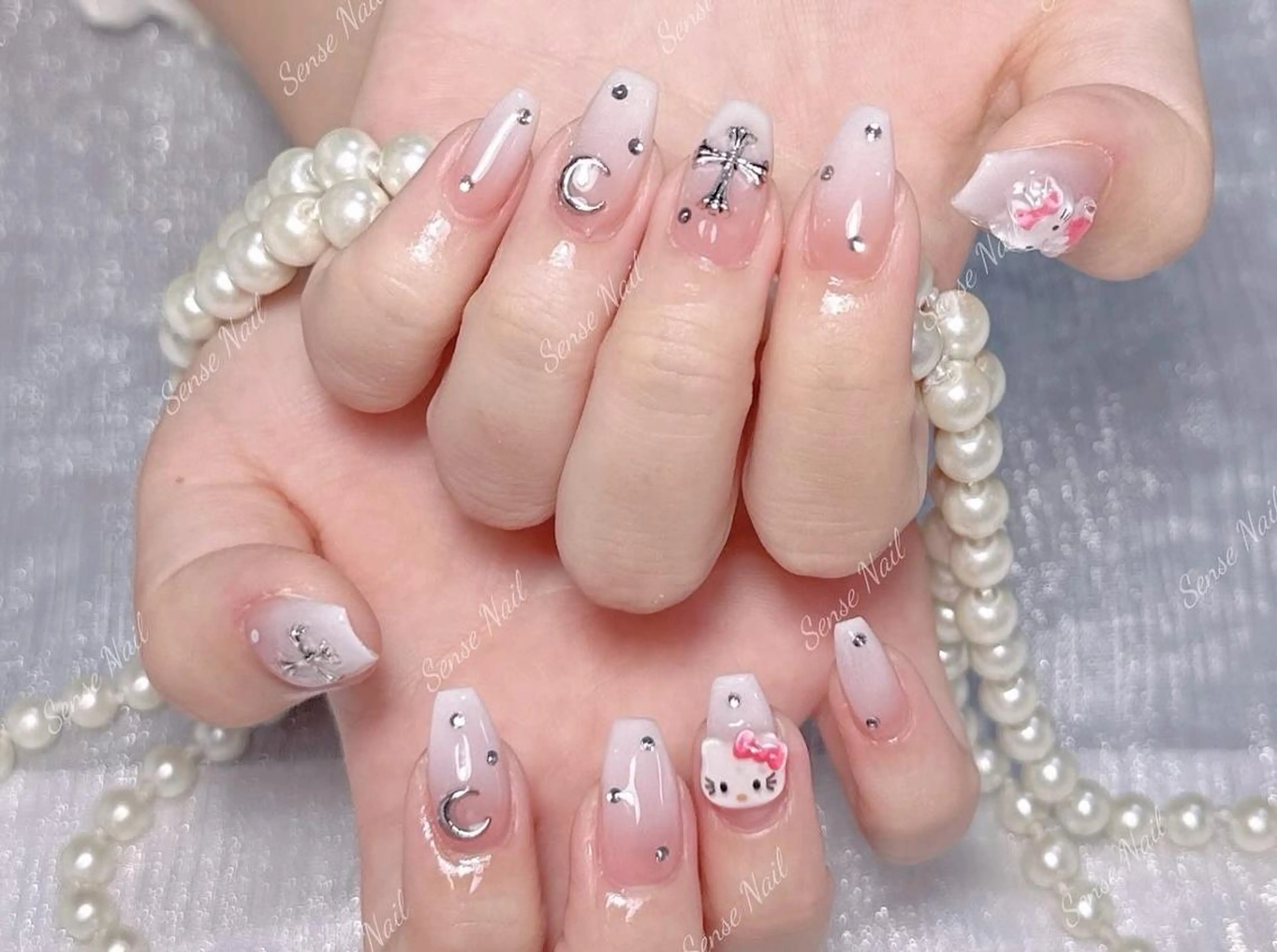 ネイル Queening 🦋のネイルデザイン