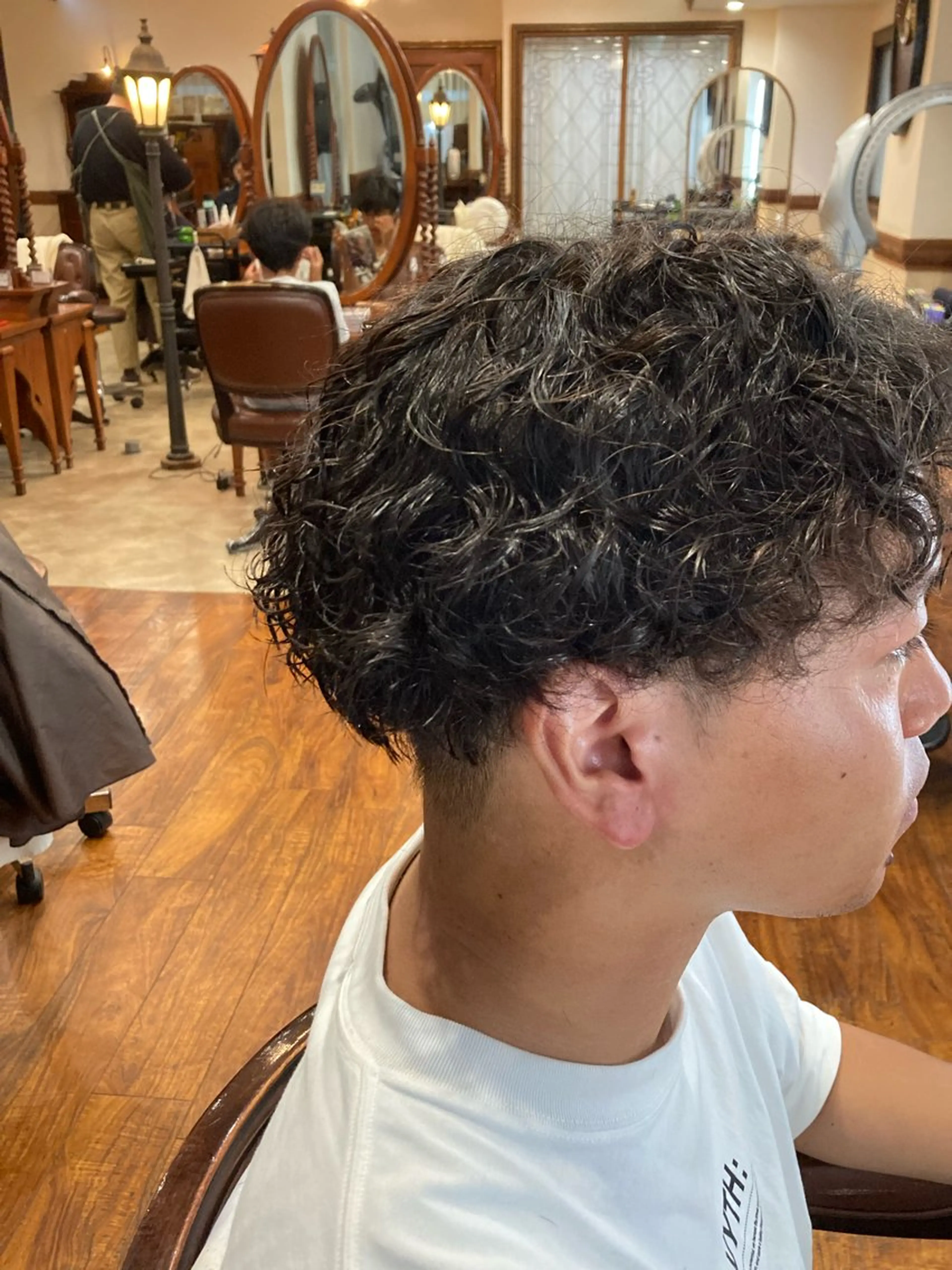 ショート パーマ メンズ 波巻きパーマ おしゃれ泥棒 石原メンズ特化美容師のヘアスタイル