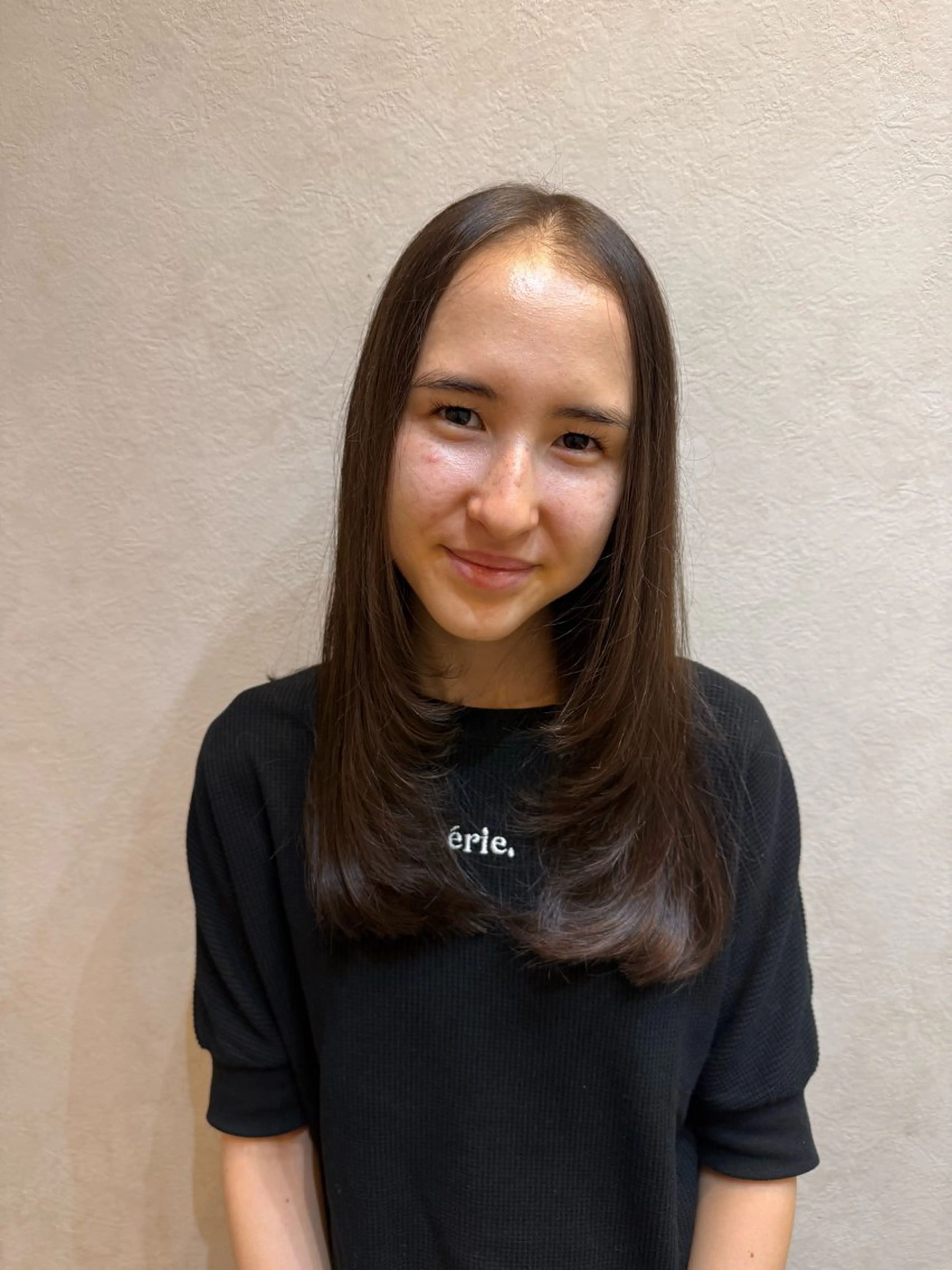 セミロング 顔まわりレイヤー 顔周りカット レイヤーカット カット トリートメント newi まーぼーのヘアスタイル