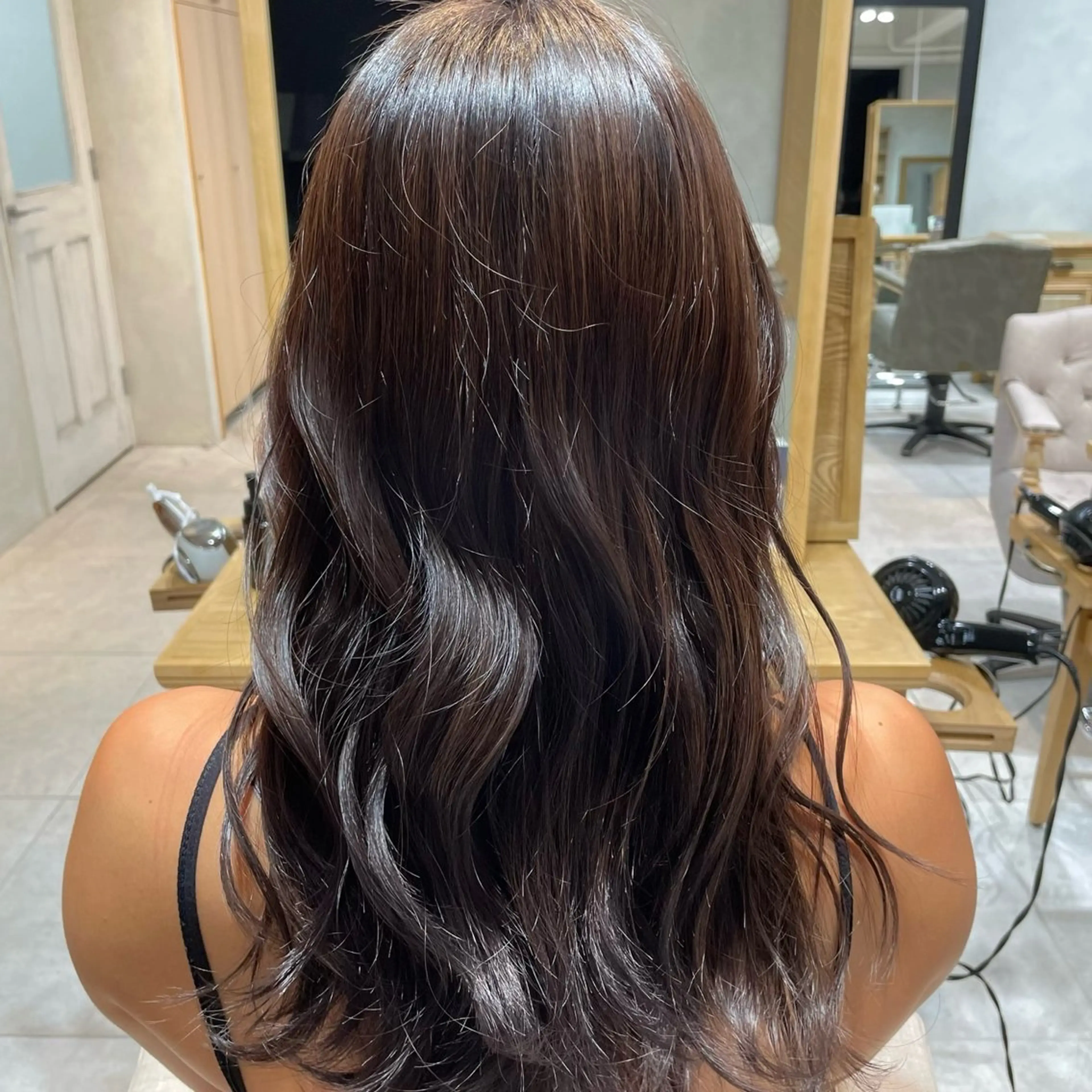 ロング カラー ヘアカラー 佐々木 悠莉のヘアスタイル