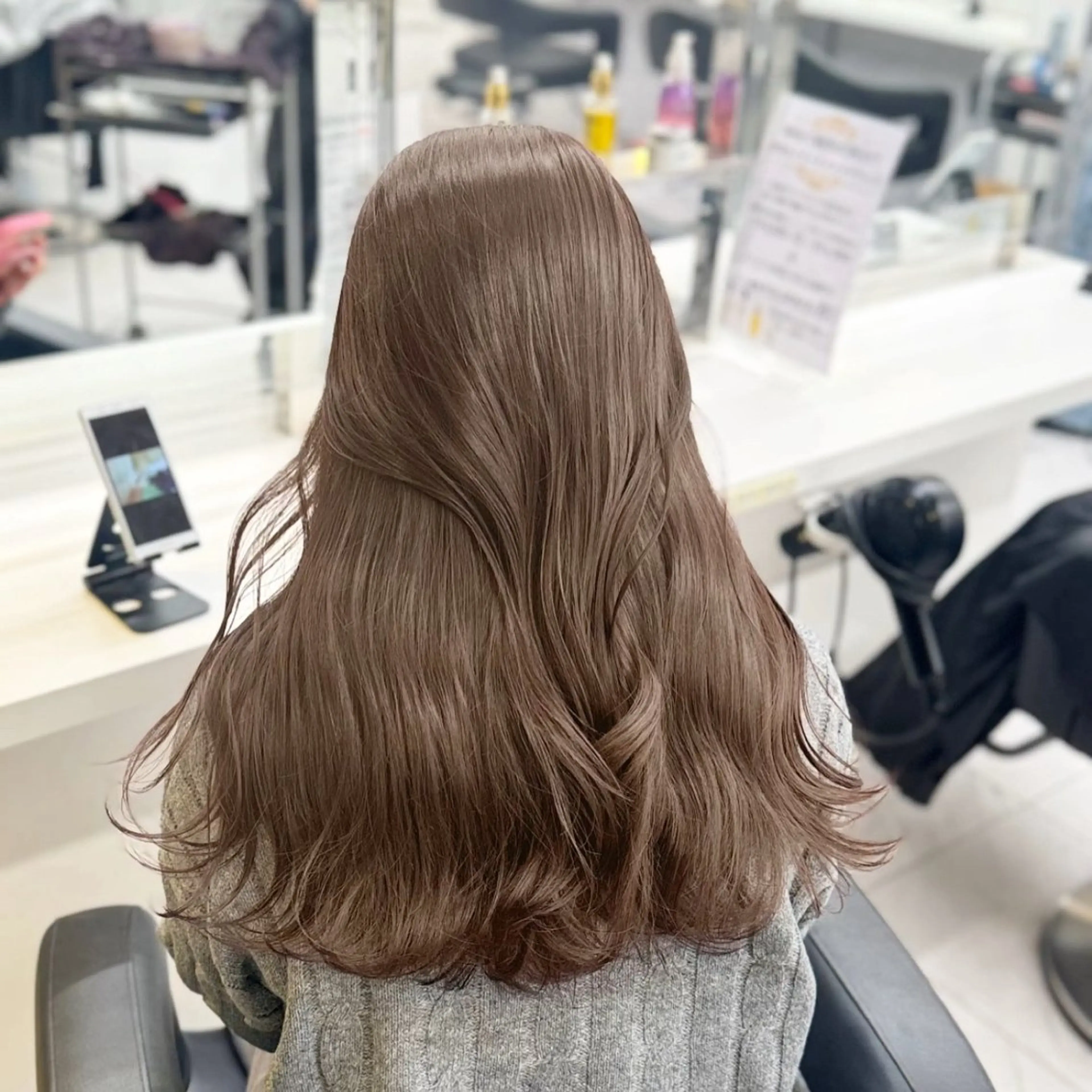 セミロング カラー ヘアアレンジ ベージュカラー 黒髪 ブリーチ ブルーカラー ブルーブラック ヘアカラー パーマ トリートメント ヘッドスパ ヘアセット 韓国トレンドの 達人♡のヘアスタイル