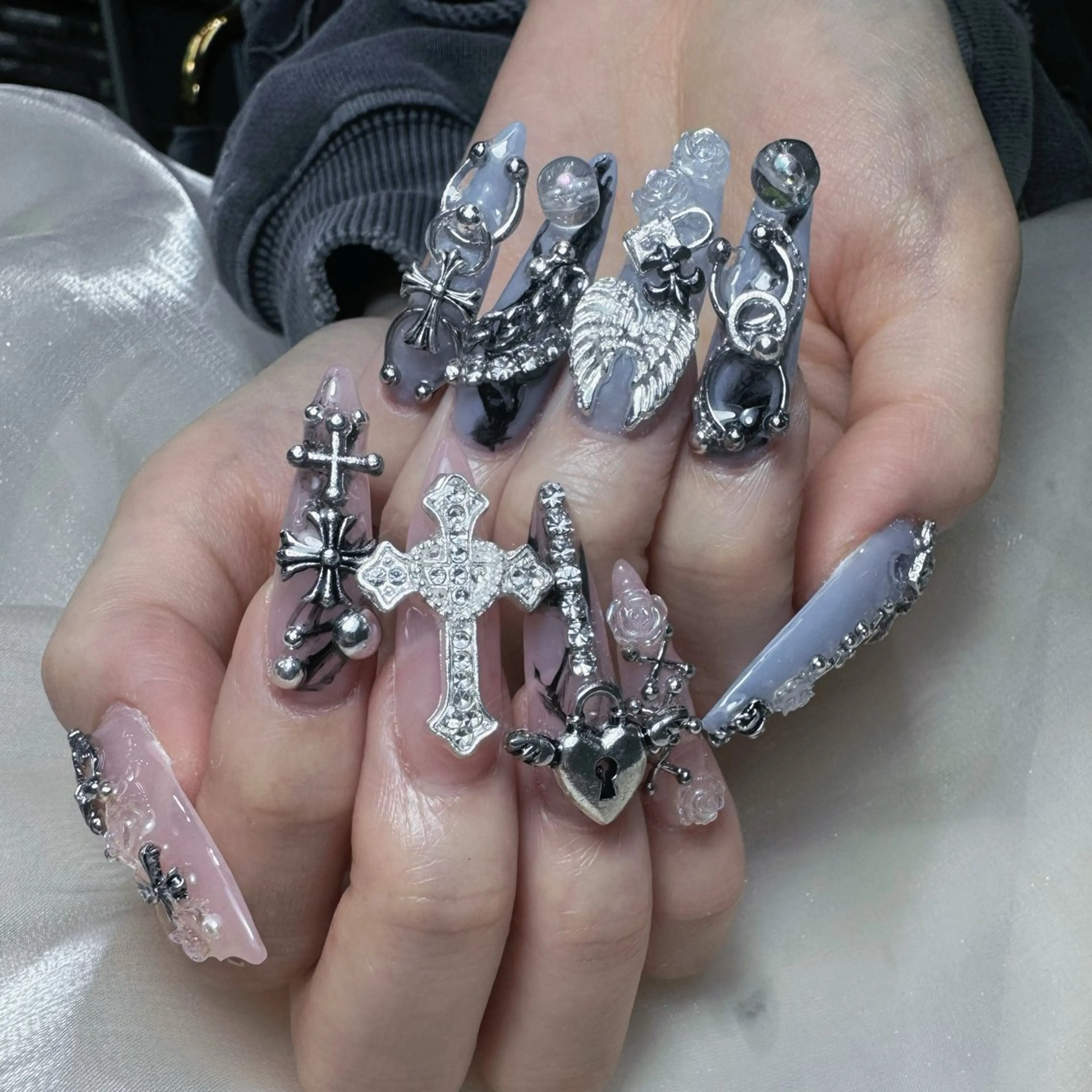 ネイル チークネイル フレンチネイル ガーリー キラキラネイル 韓国ネイル ハンドネイル NailPrincess所属・princess スカルプ専門店のネイルデザイン