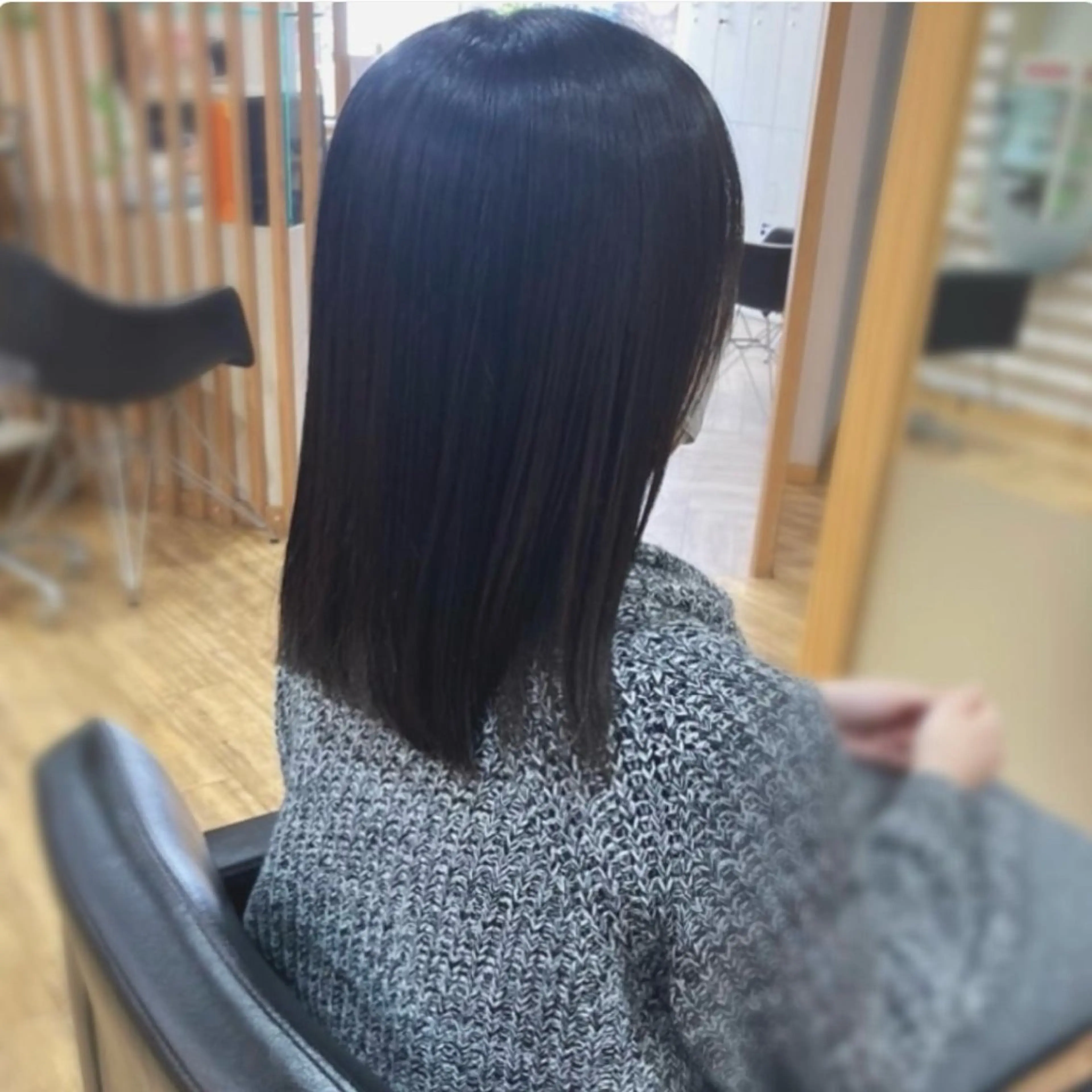 セミロング カラー 髪質改善 トリートメント まとまる軽さカット× トリートメント特化店のヘアスタイル