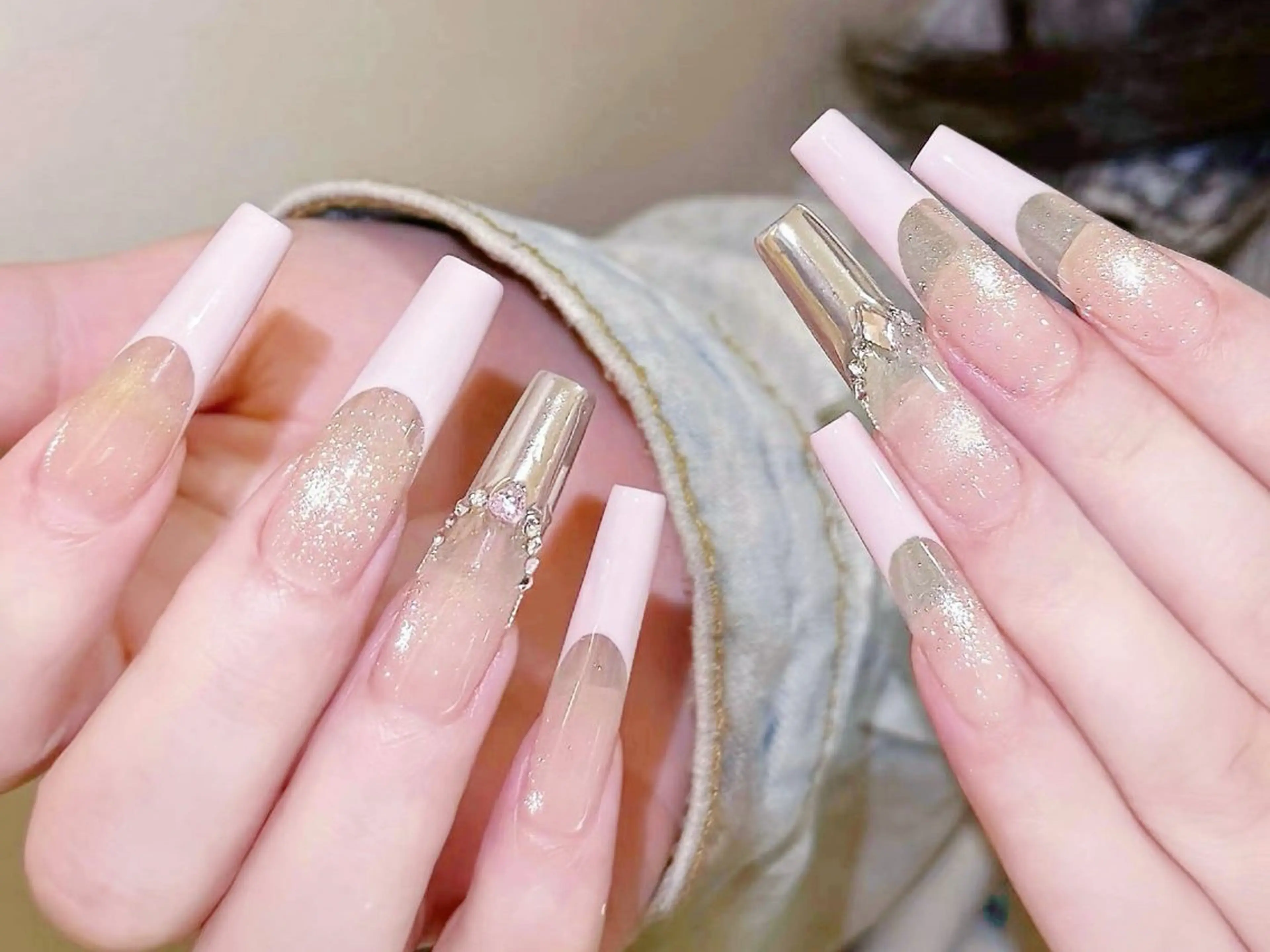 ネイル クリアネイル フレンチネイル ピンク ストーンネイル ハンドネイル ハンドケア DarkHoney 池袋店のネイルデザイン