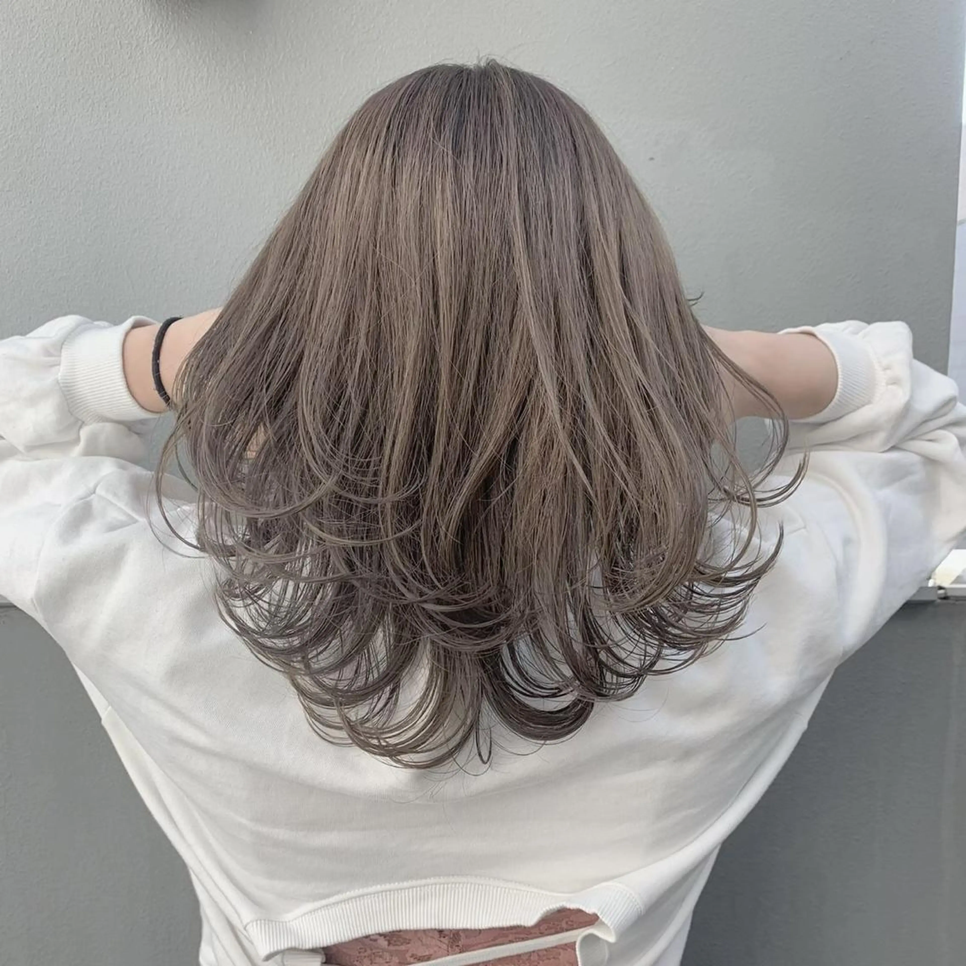 セミロング カラー アッシュ ベージュカラー HOEK  HOEK 立川所属・中村 彩乃のヘアスタイル