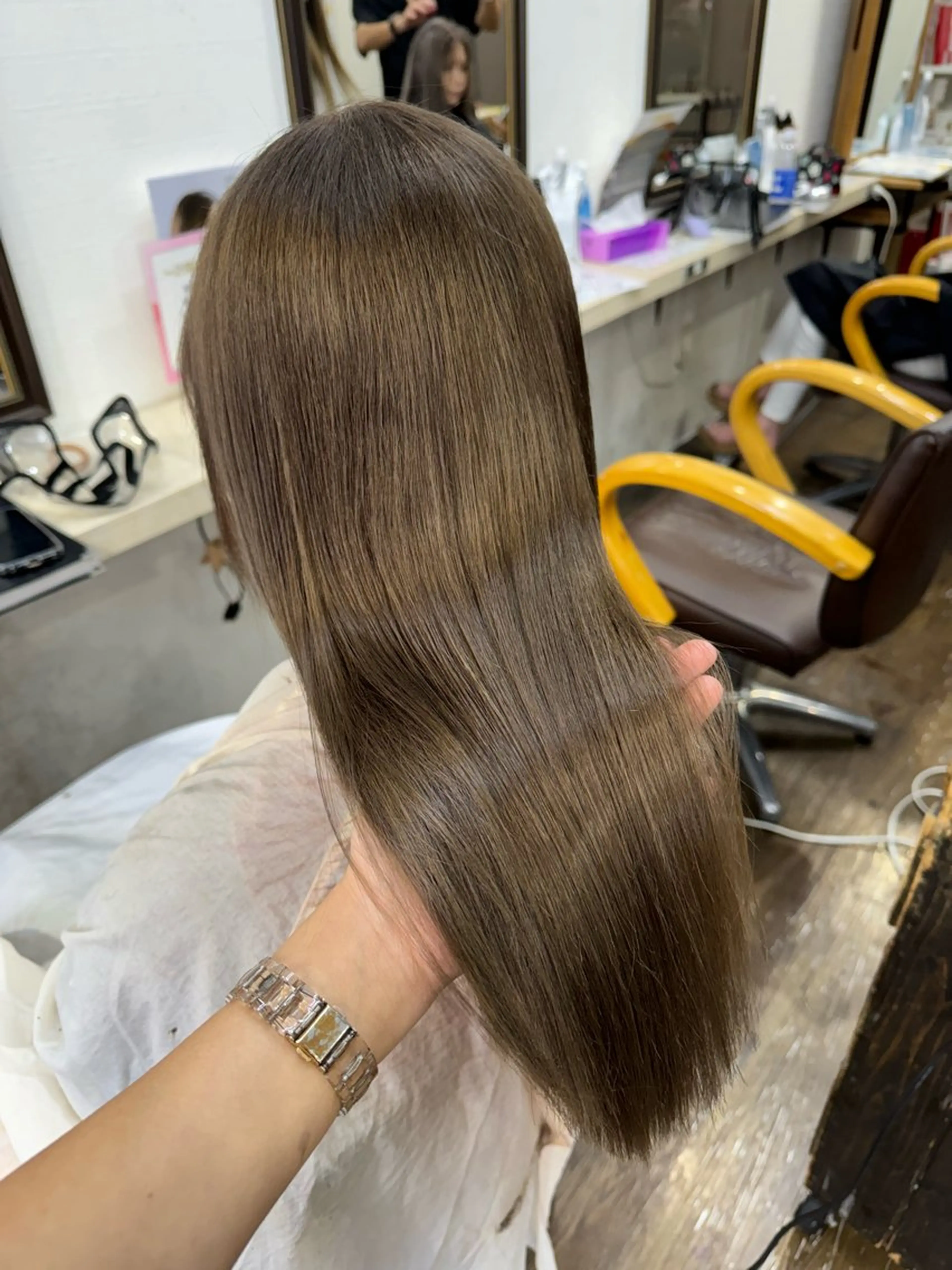セミロング ヘアカラー トリートメント 田子🦋ハイトーン 🫐耳つぼジュエリーのヘアスタイル