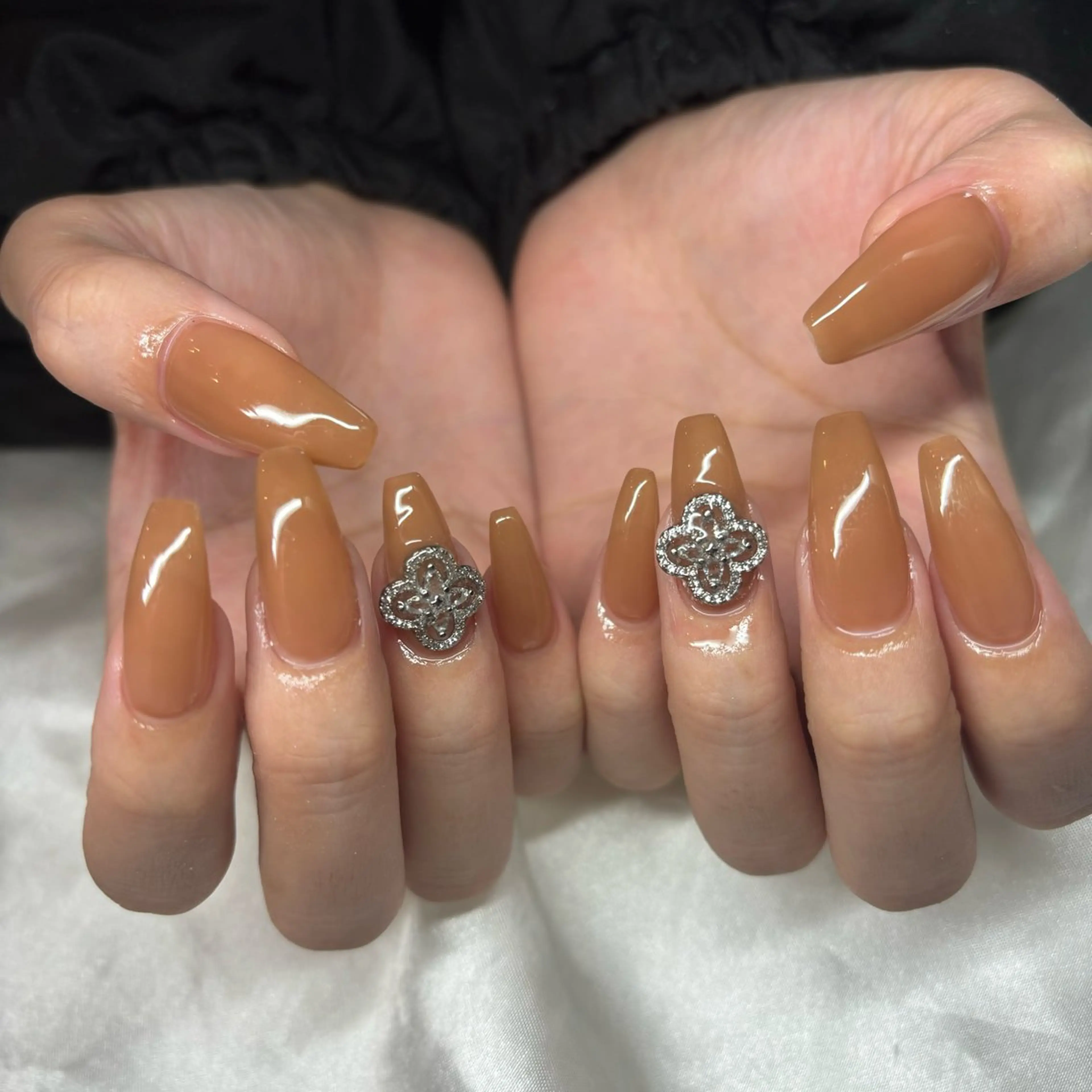 ネイル 長さ出し 卒業式 キラキラネイル ロングネイル 持ち込み ハンドネイル happiness nailのネイルデザイン