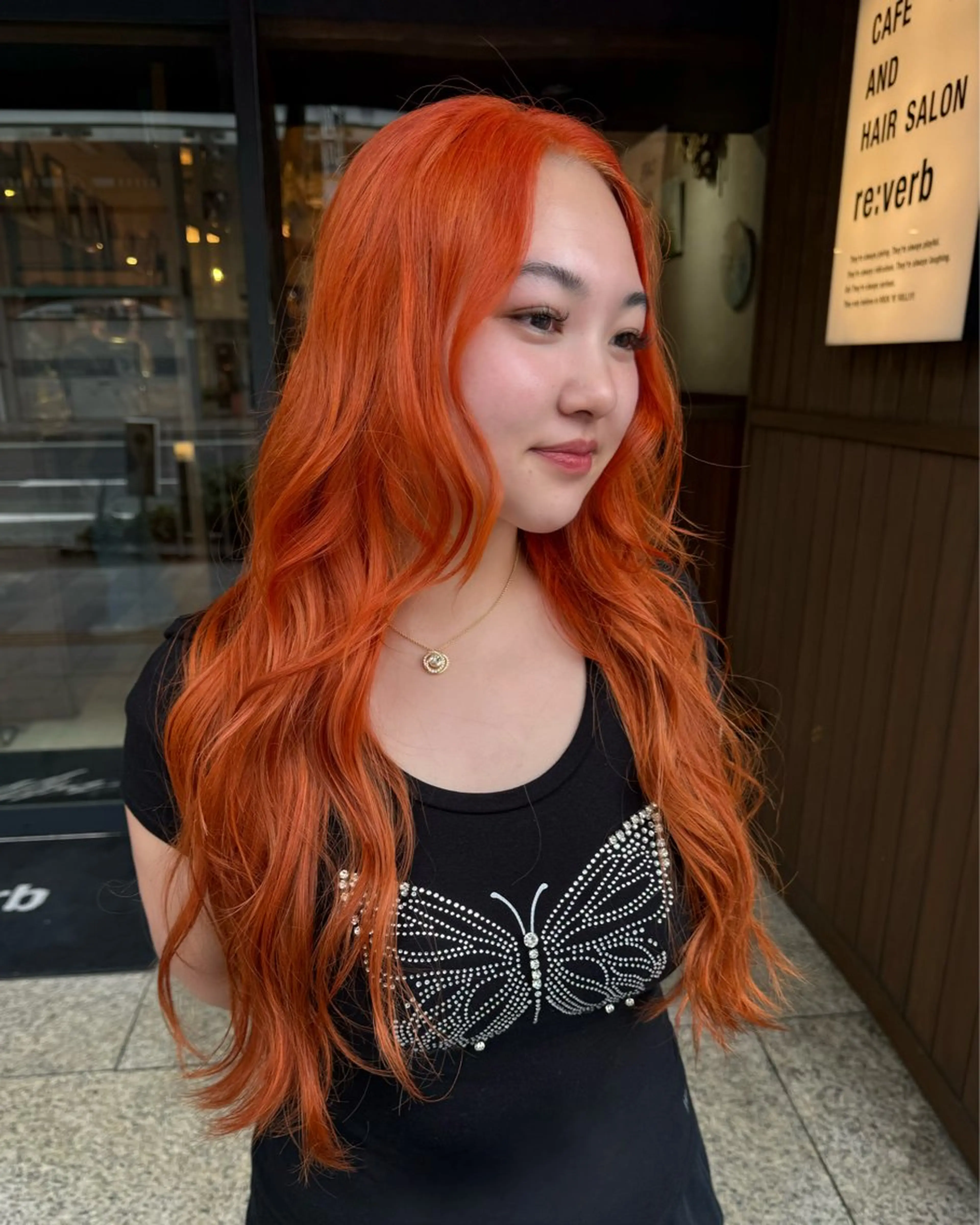 ロング カラー ブリーチ オレンジ ヘアカラー ヒナ子🦋 ブリーチカラーのヘアスタイル