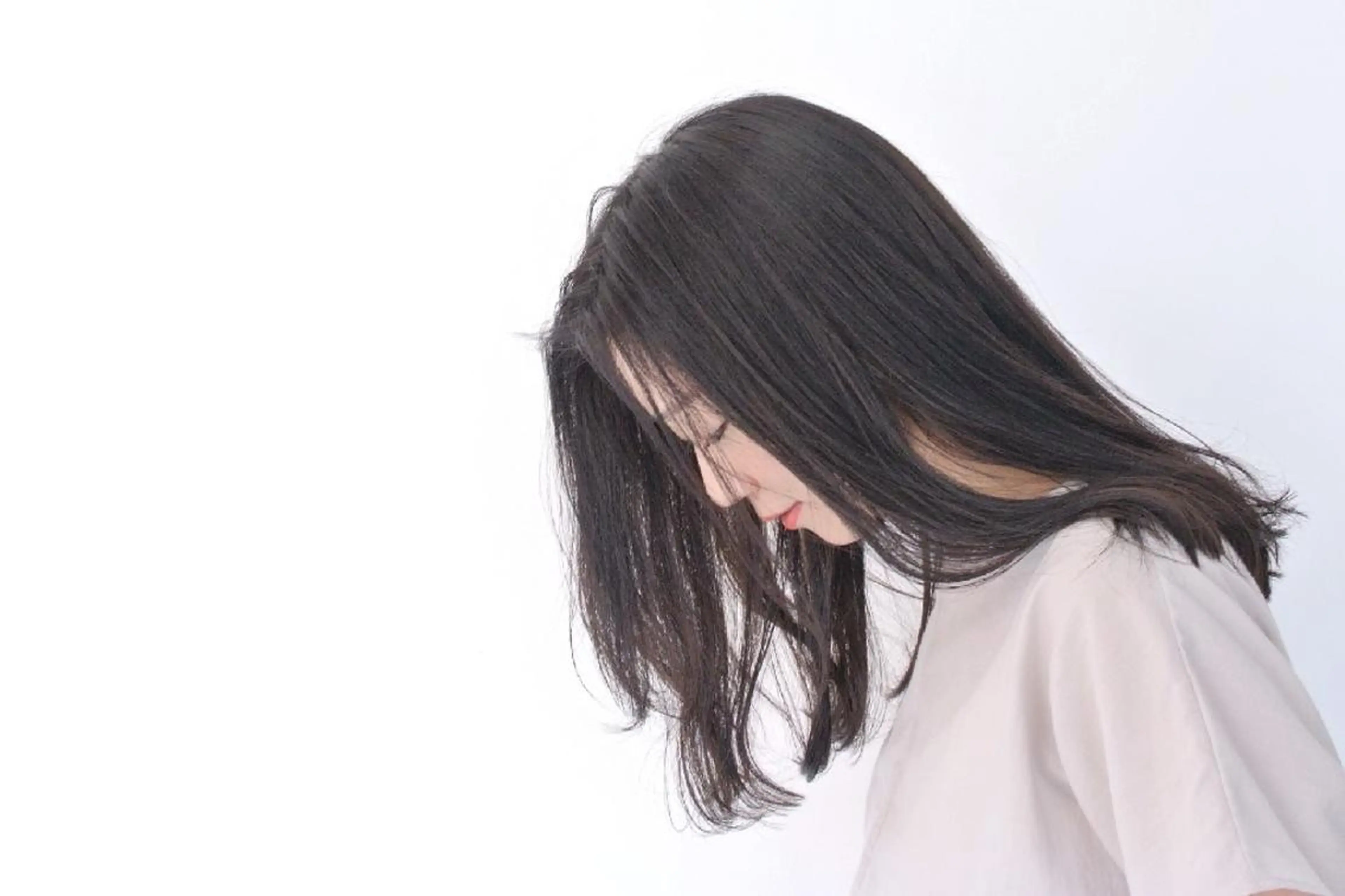 セミロング カラー 黒髪 樋口 千尋のヘアスタイル