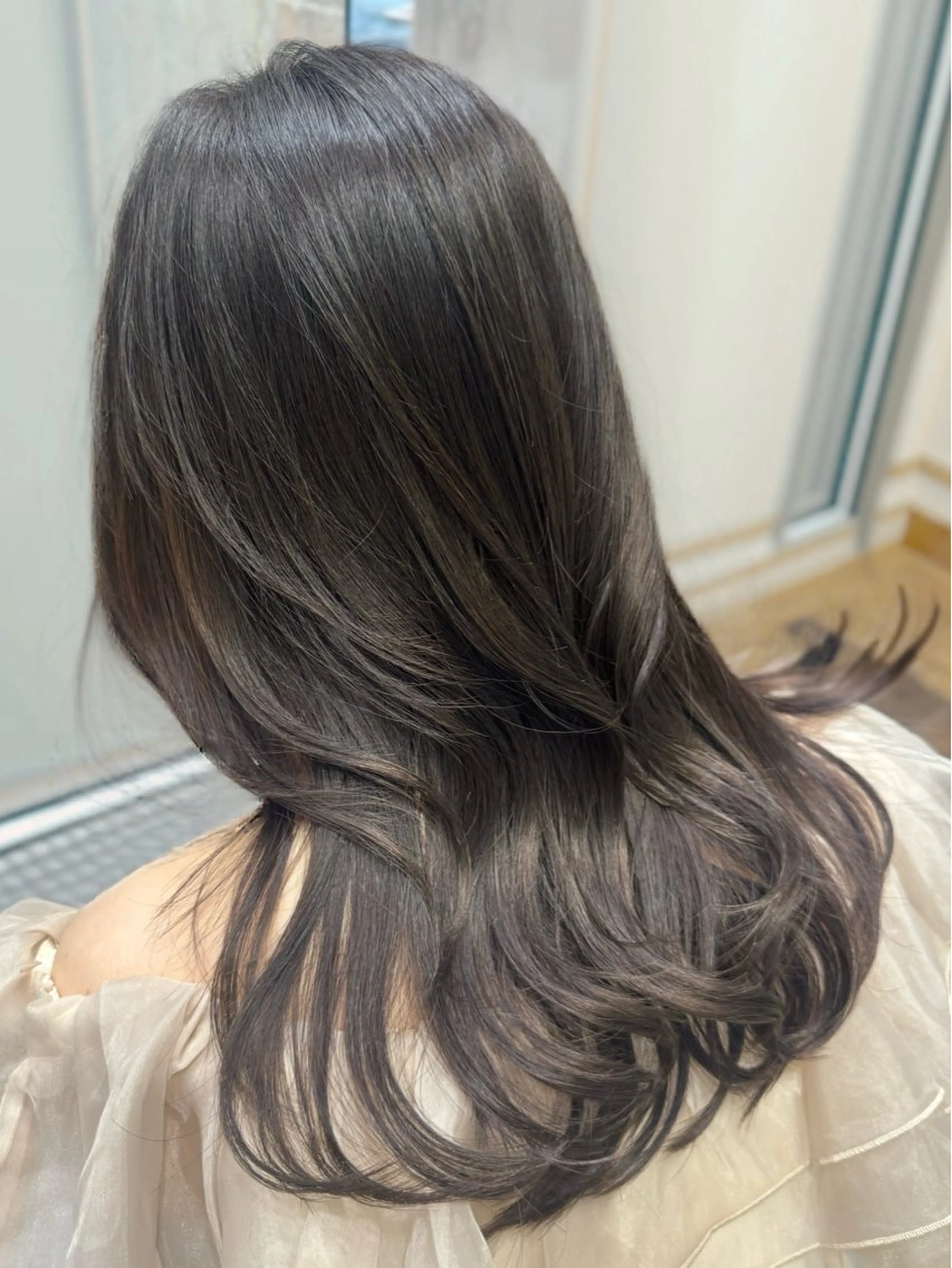 ミディアム カラー ベージュカラー ブラウンカラー 透明感カラー グレージュ シアーグレージュ ヘアカラー トリートメント 前髪顔周りレイヤー 韓国 SAYAKAのヘアスタイル