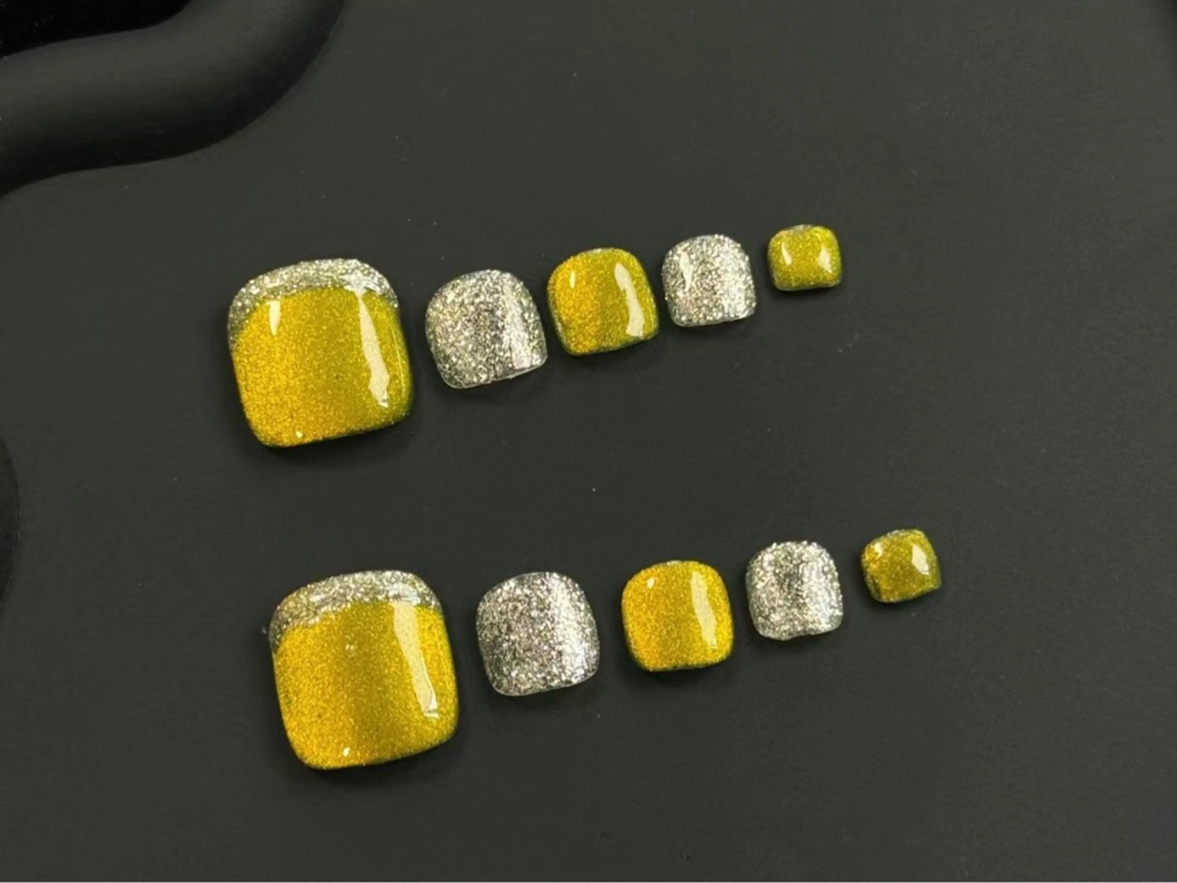ネイル 長さ出し フットネイル フレンチネイル ジェルネイル ガラスフレンチ フットネイル Z.Nail Salonのネイルデザイン