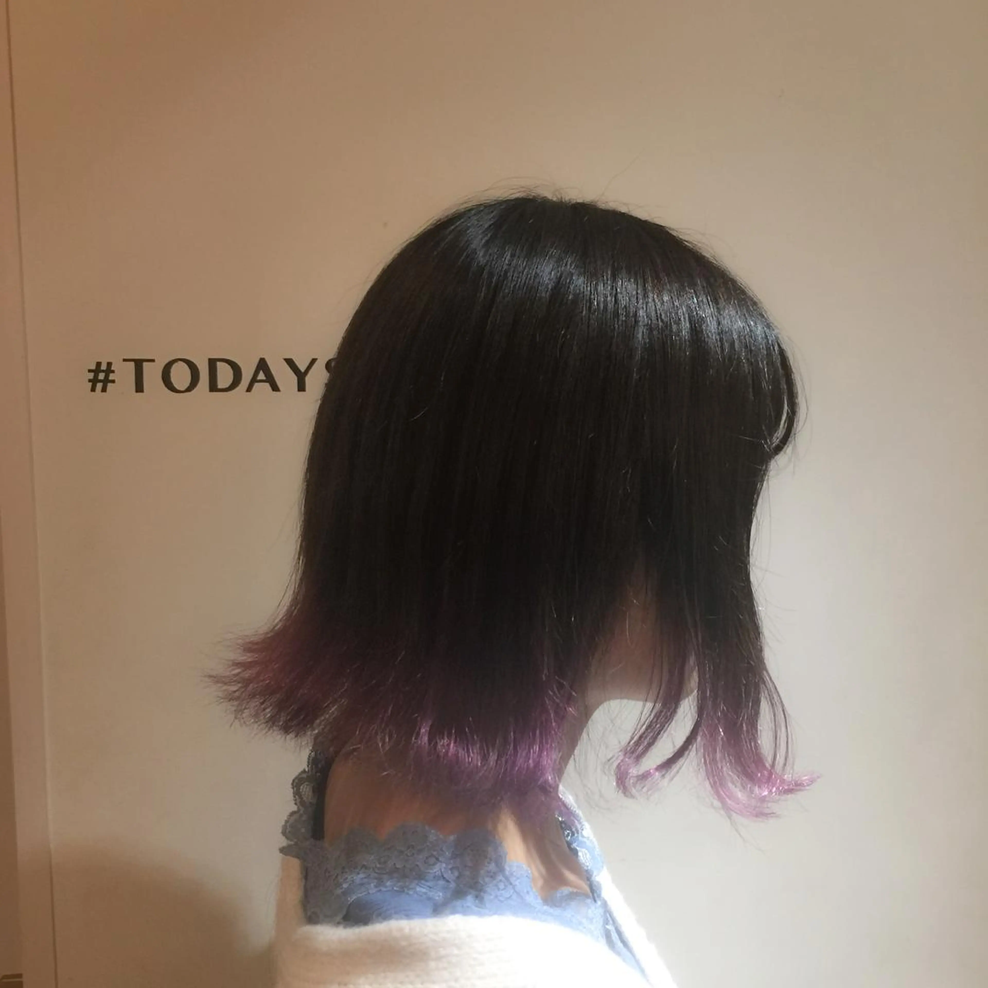 ミディアム カラー ホワイト&レイヤーカ ットエクステ長畠俊輔のヘアスタイル