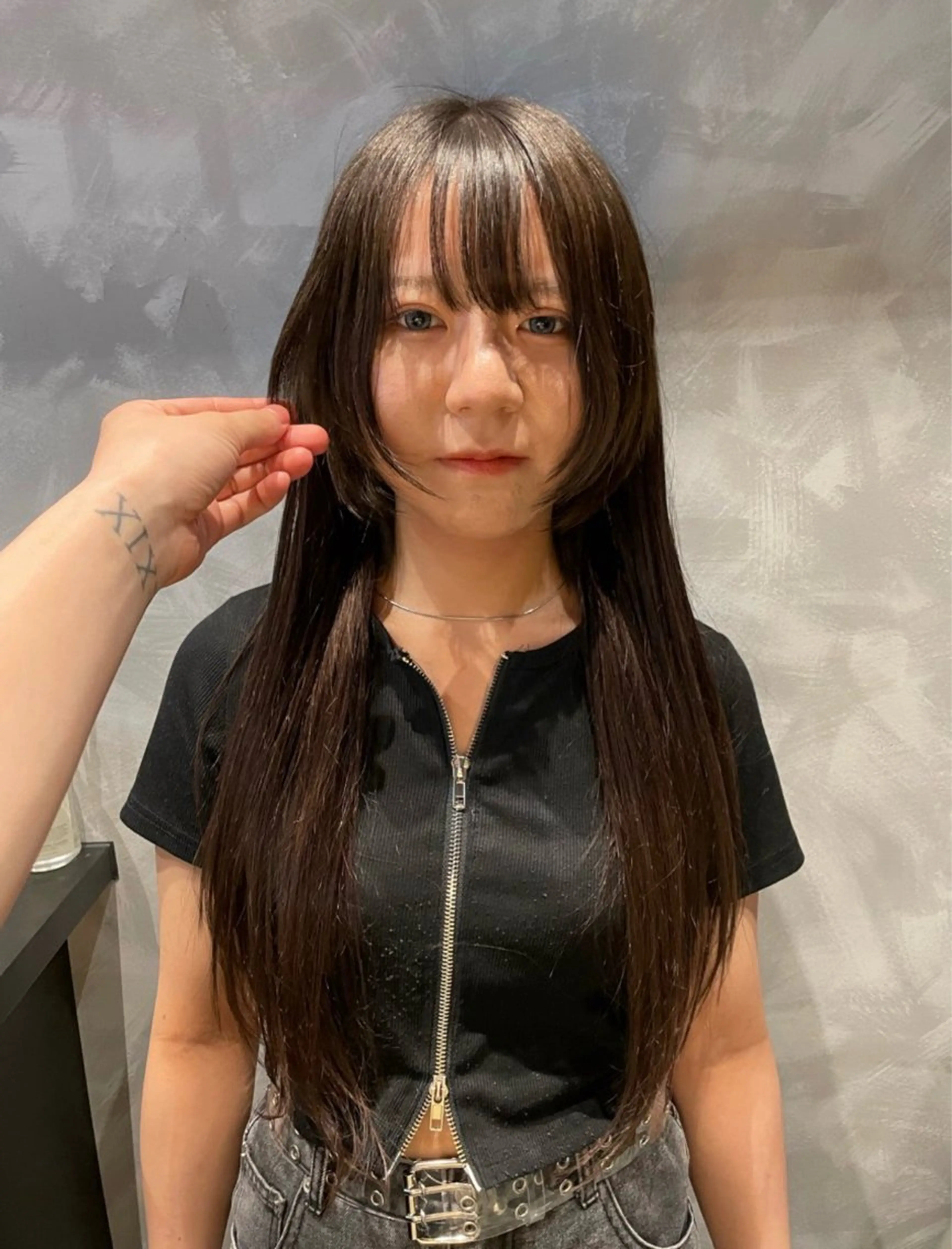 ミディアム ヘアカラー エクステ ケアブリーチ/ エクステ/レイヤーのヘアスタイル