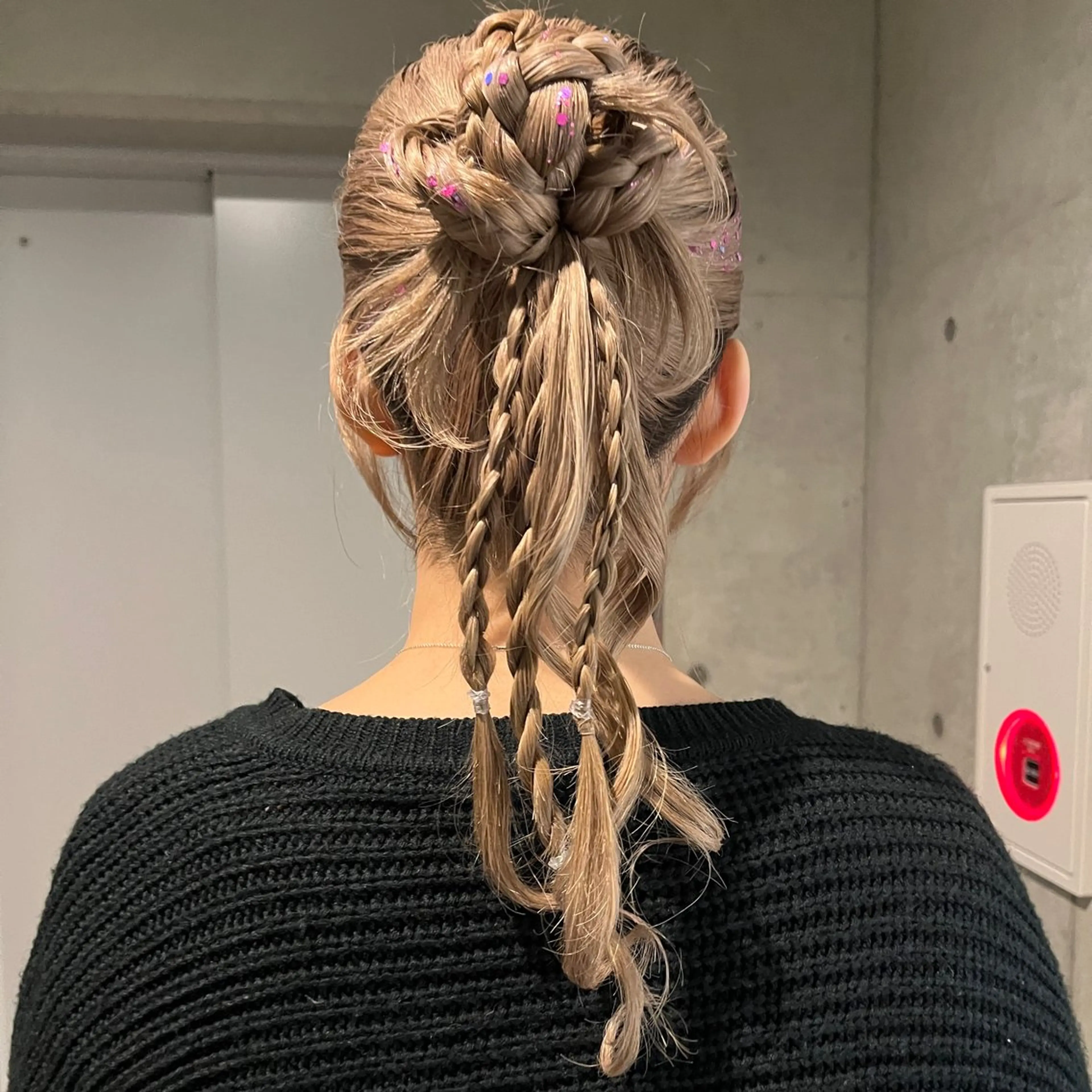 セミロング ヘアアレンジ ボブ 髪質改善 レイヤーカット ヘアセット 広香/ハイトーン/ デザインカラー/ボブのヘアスタイル