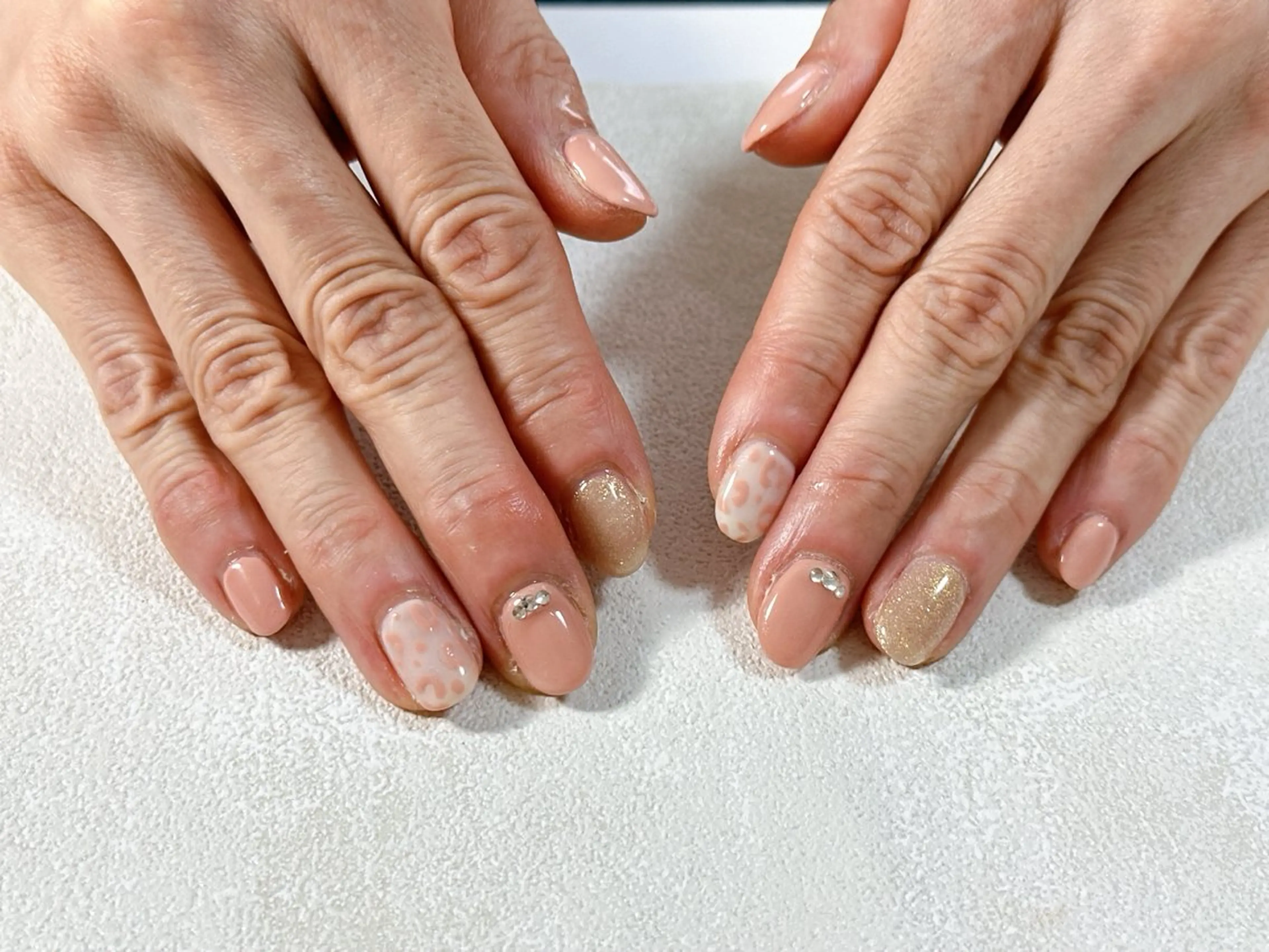 ネイル オーロラネイル ブルー フットネイル フレンチネイル ジェルネイル ハンドネイル kiki nail たまプラーザのネイルデザイン