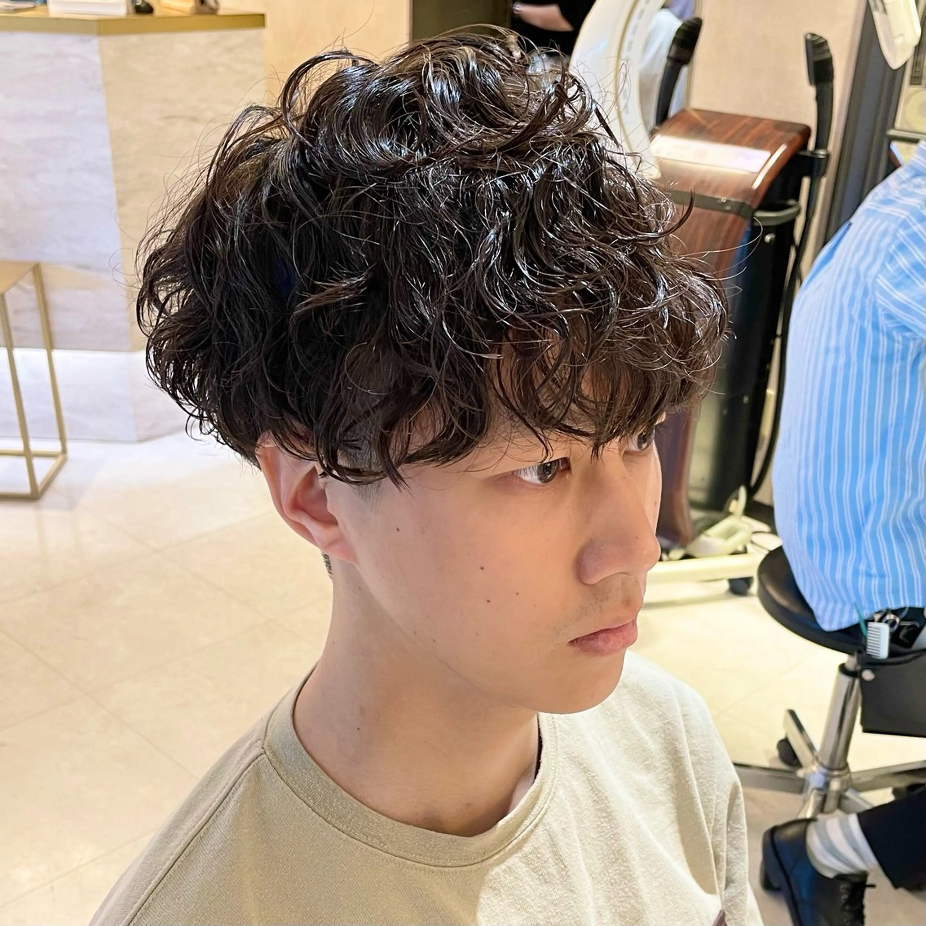 ショート パーマ メンズ メンズパーマ 波巻きパーマ 外国人風カラー メンズ専門美容師✂︎ 大庭勝己のヘアスタイル
