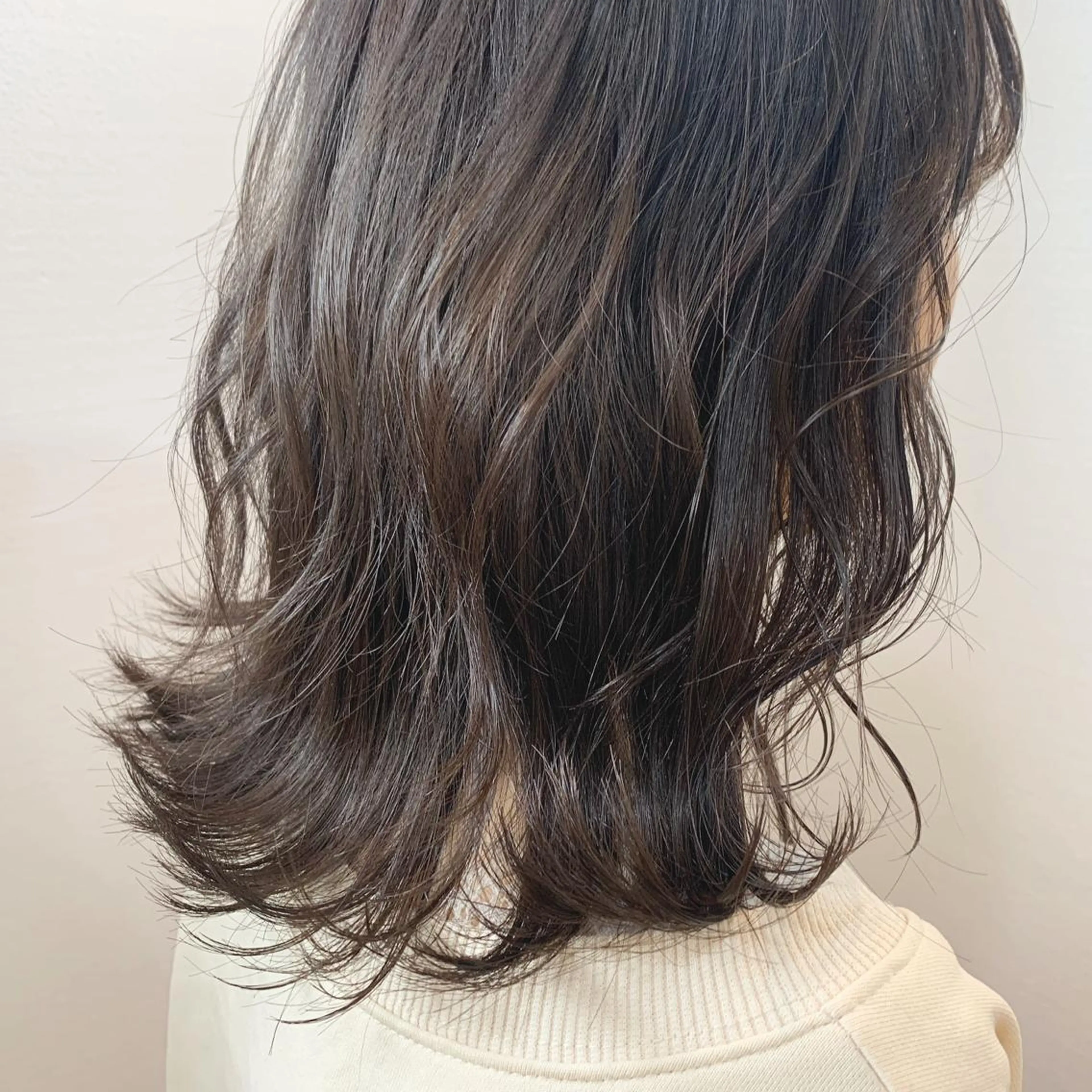 セミロング カラー グレージュ ラベンダーカラー ラベンダーグレージュ ラベンダーグレー カット ヘアカラー トリートメント 【Uneユヌ】菊地 春那のヘアスタイル