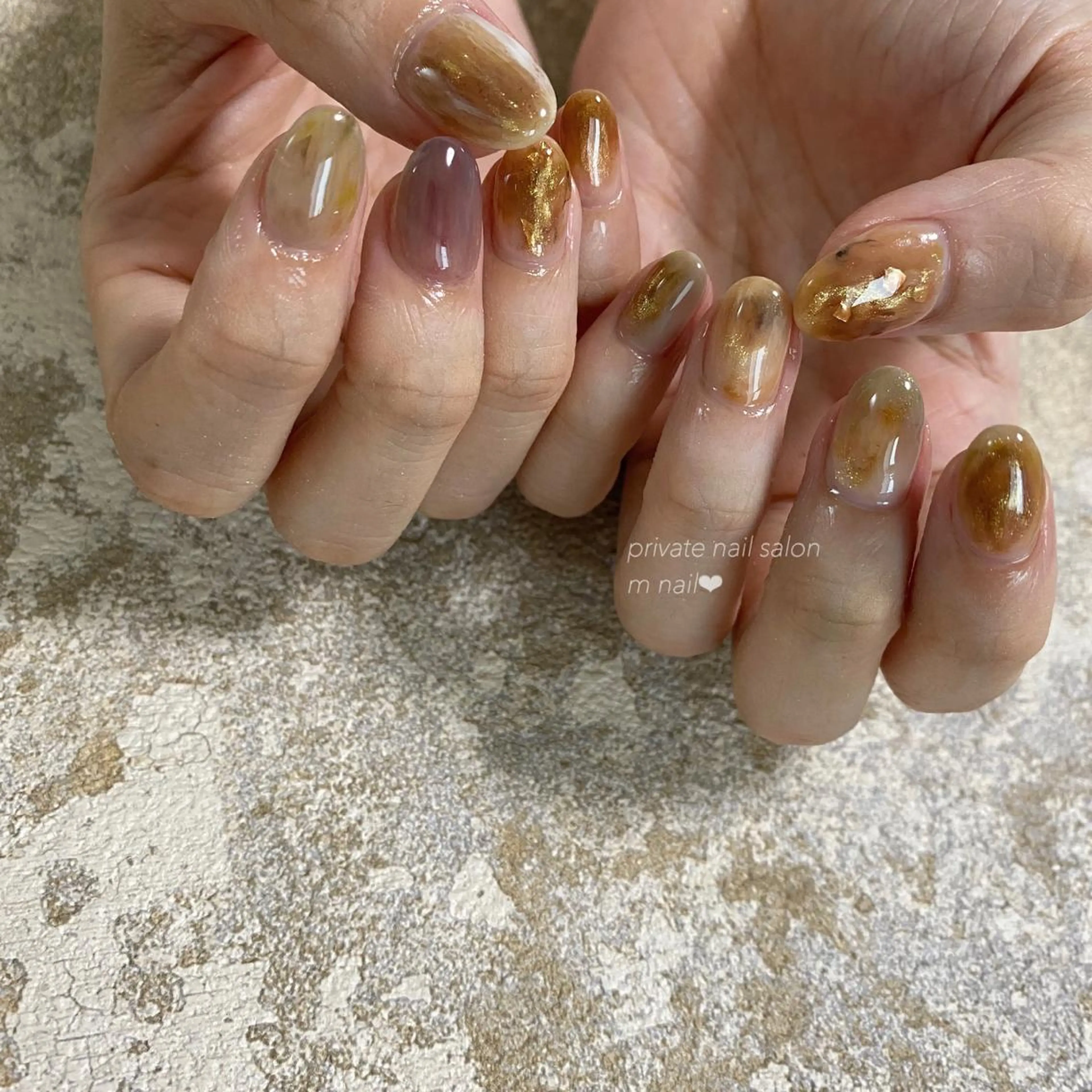 ネイル ブラウン ニュアンスネイル ハンドネイル 小河原 舞のネイルデザイン