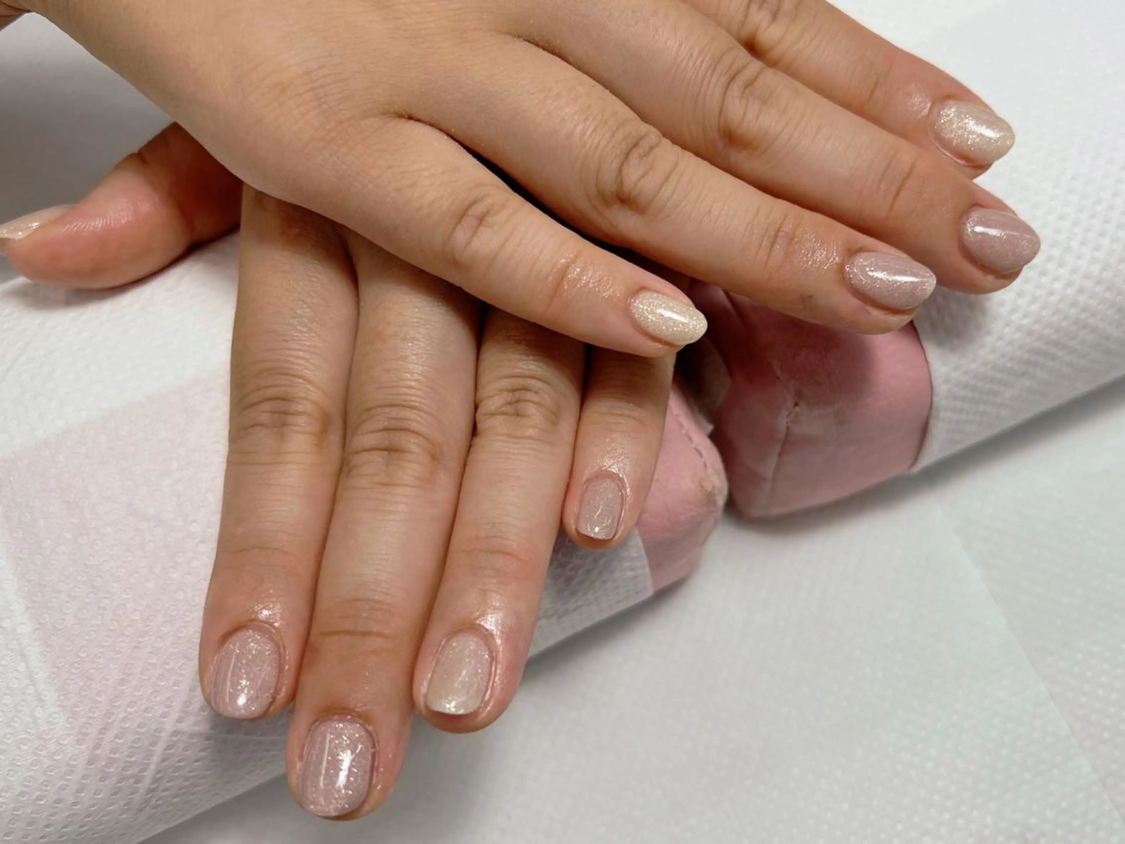 ネイル ラメ(グリッター) ピンク ホワイト 【MAXKELLY】 Shiotaのネイルデザイン