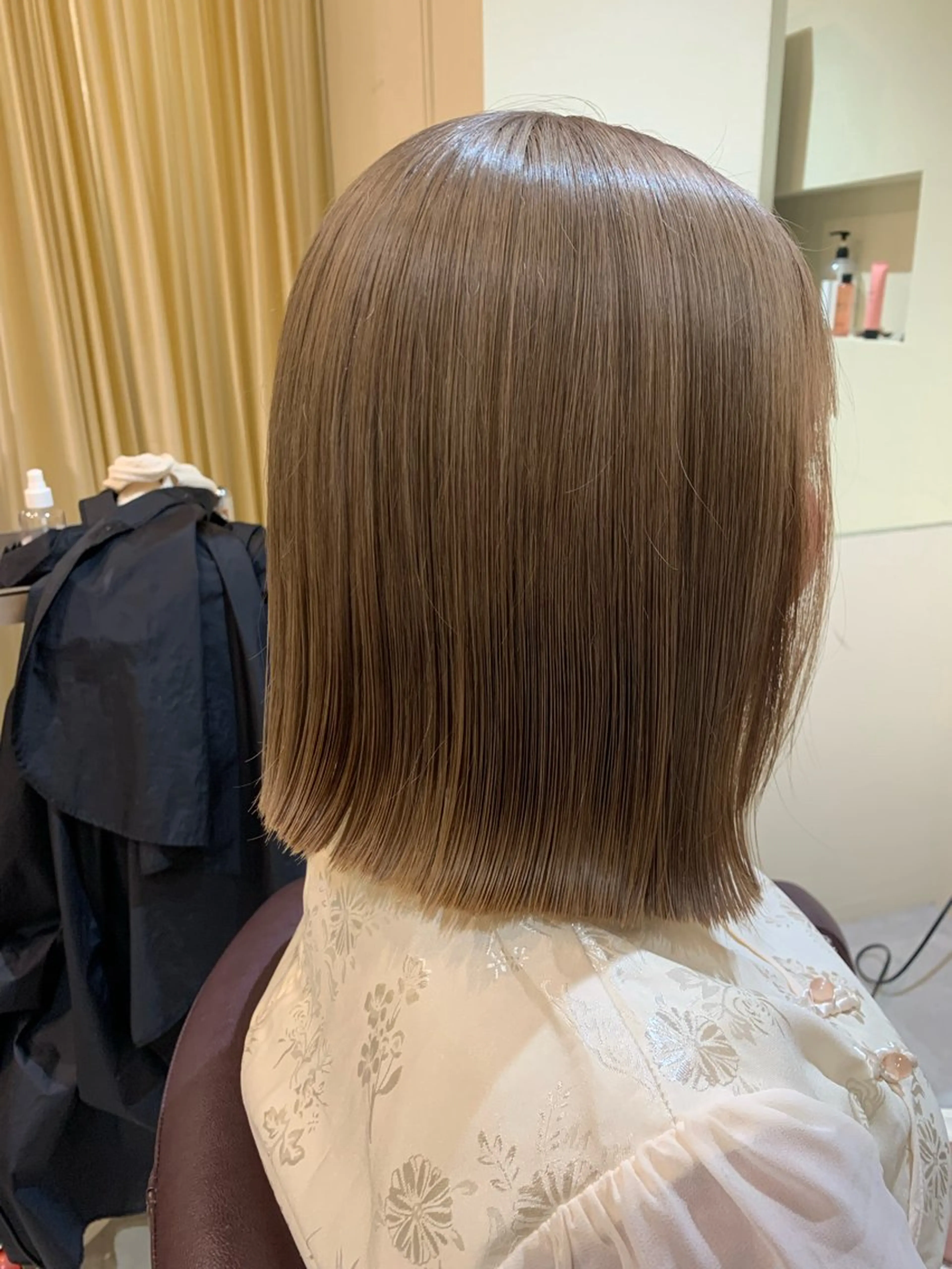 ミディアム カラー 切りっぱなしボブ ベージュカラー ブリーチ ダブルカラー ハイトーンカラー ヘアカラー トリートメント mulum hair dressing salon所属・yuuki🌷名古屋 栄　ボブ/カラーのヘアスタイル